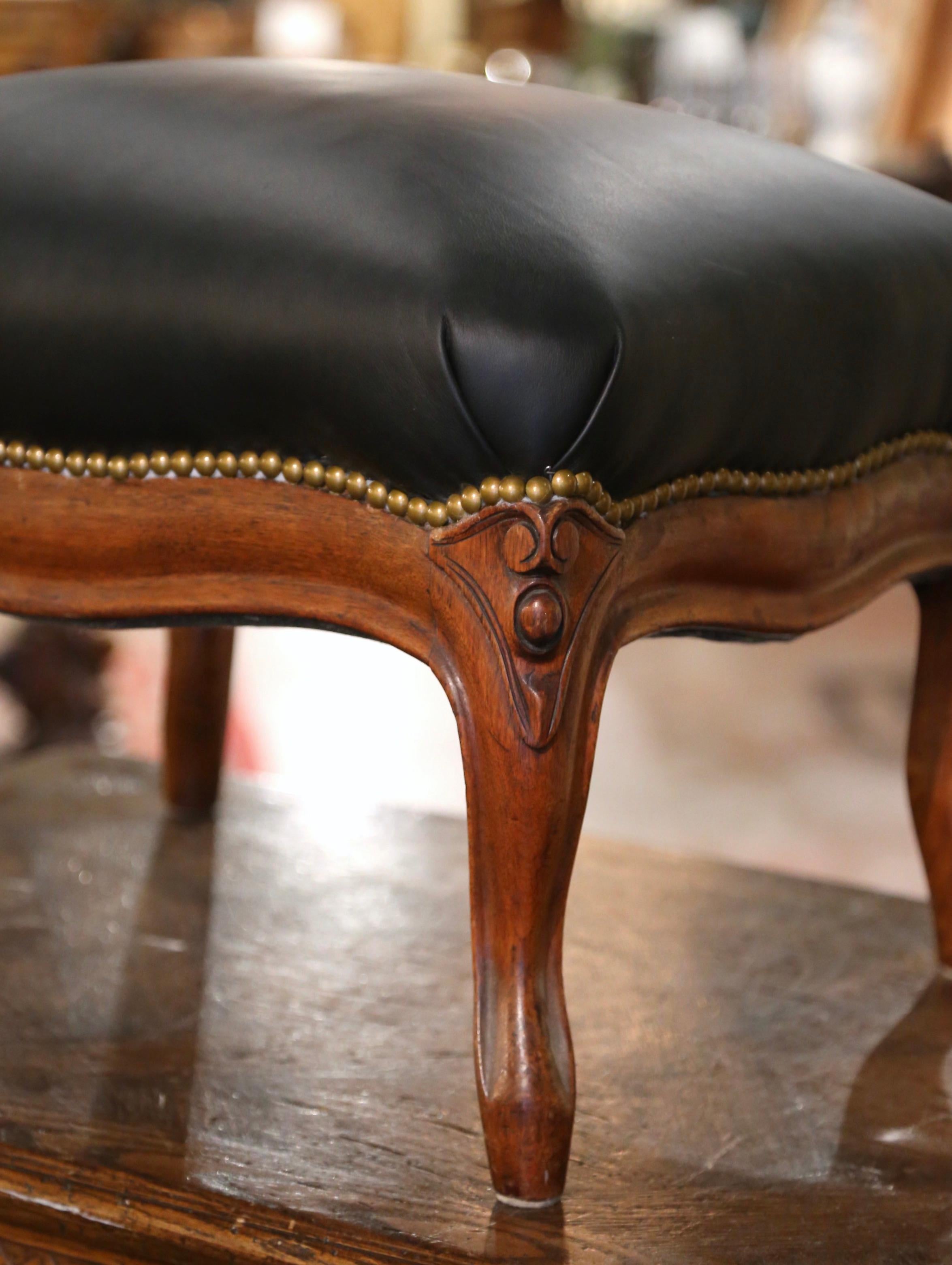 Early 20th Century French Louis XV Carved Oak Stool with Black Leather In Excellent Condition For Sale In Dallas, TX