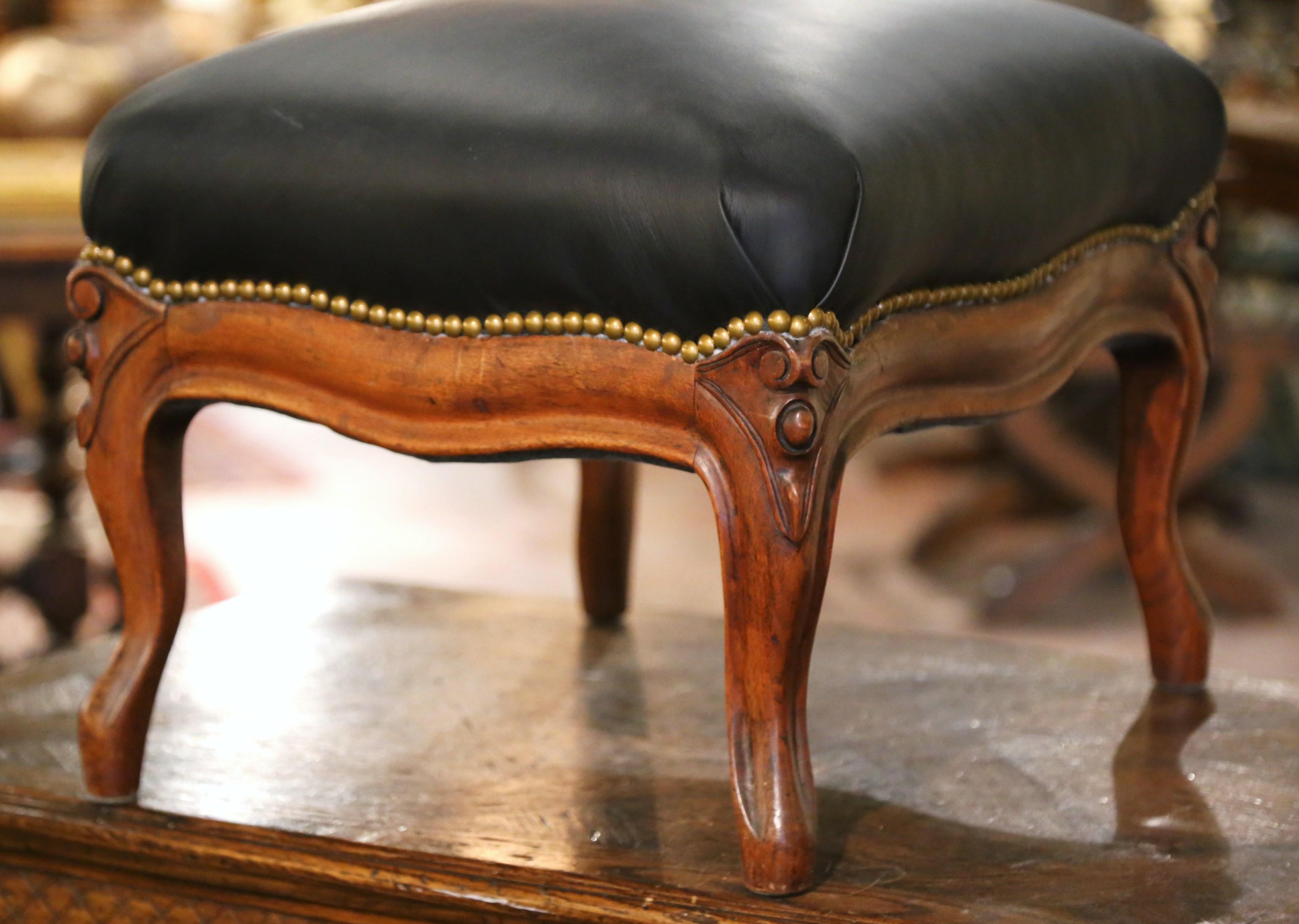 Early 20th Century French Louis XV Carved Oak Stool with Black Leather For Sale 2