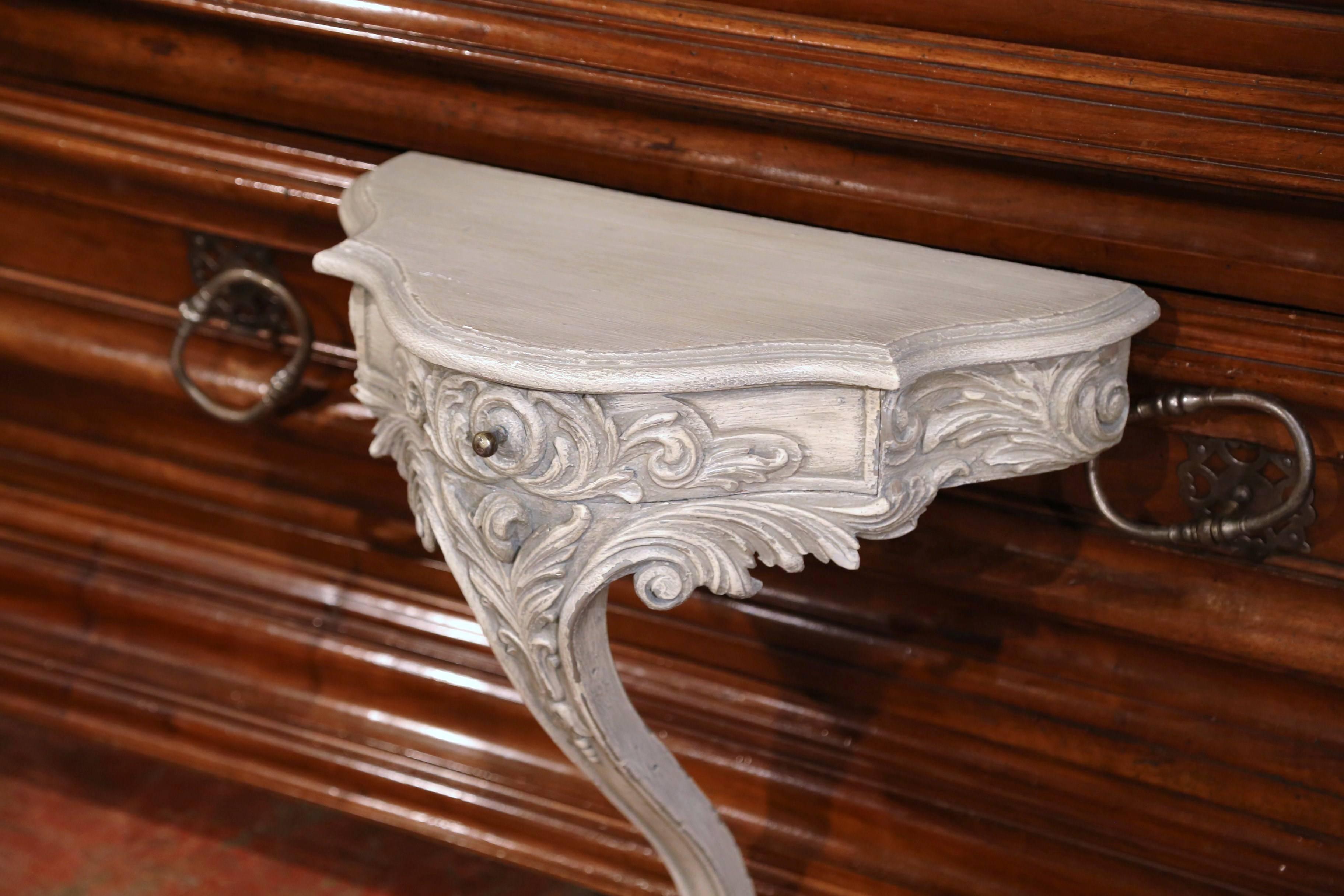Hand-Painted Early 20th Century French Louis XV Carved Painted Wall Hanging Bracket For Sale