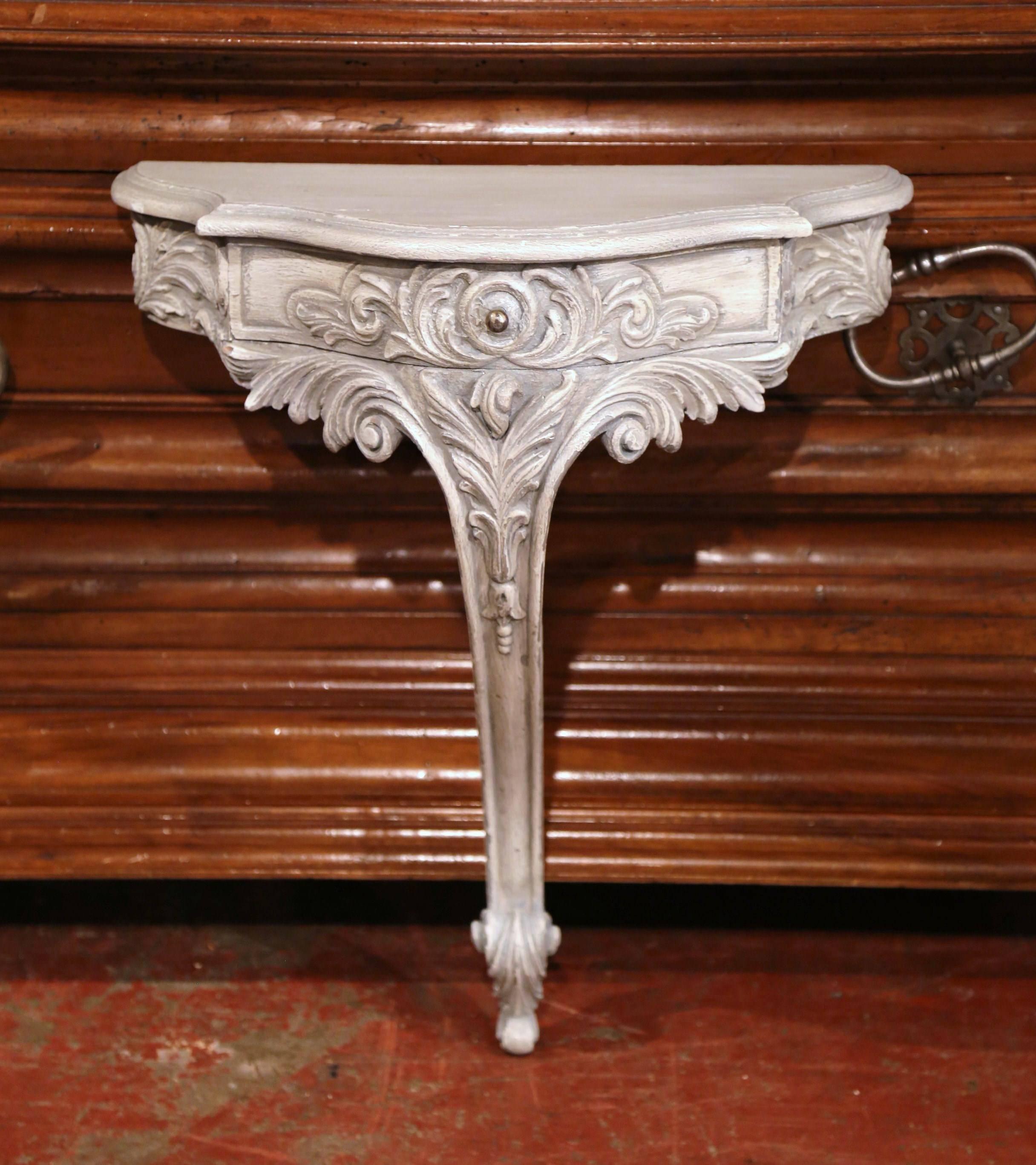 Early 20th Century French Louis XV Carved Painted Wall Hanging Bracket In Excellent Condition For Sale In Dallas, TX