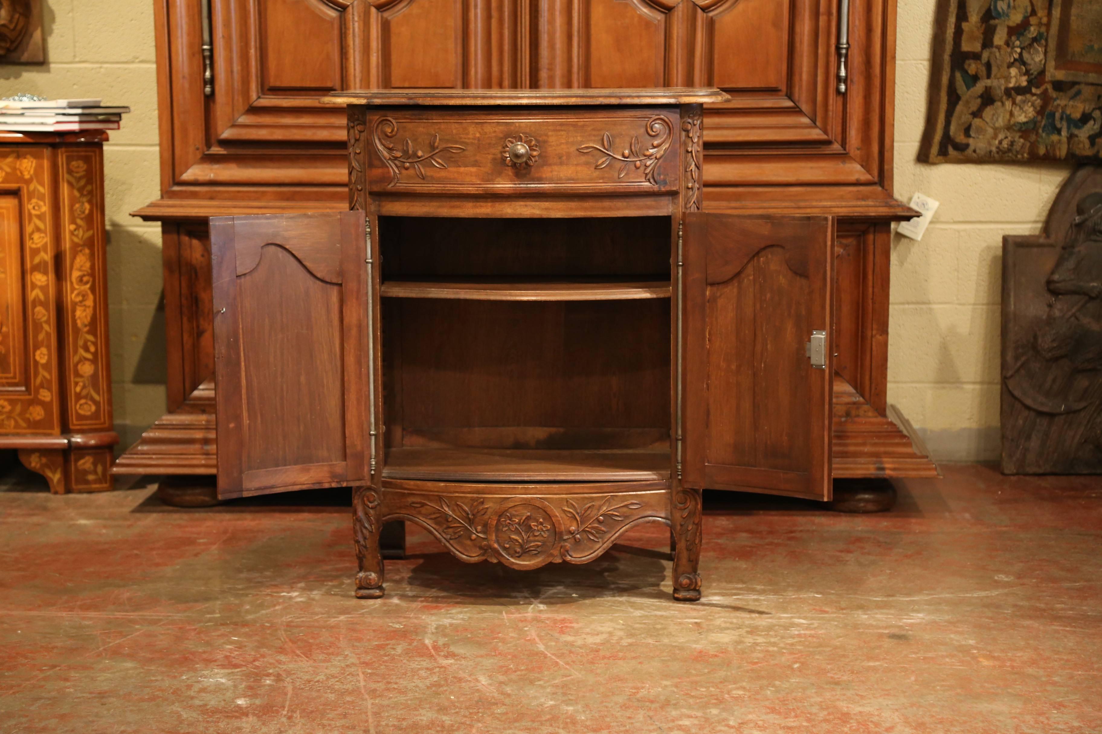 Early 20th Century French Louis XV Carved Walnut Bombe Cabinet from Provence In Excellent Condition In Dallas, TX