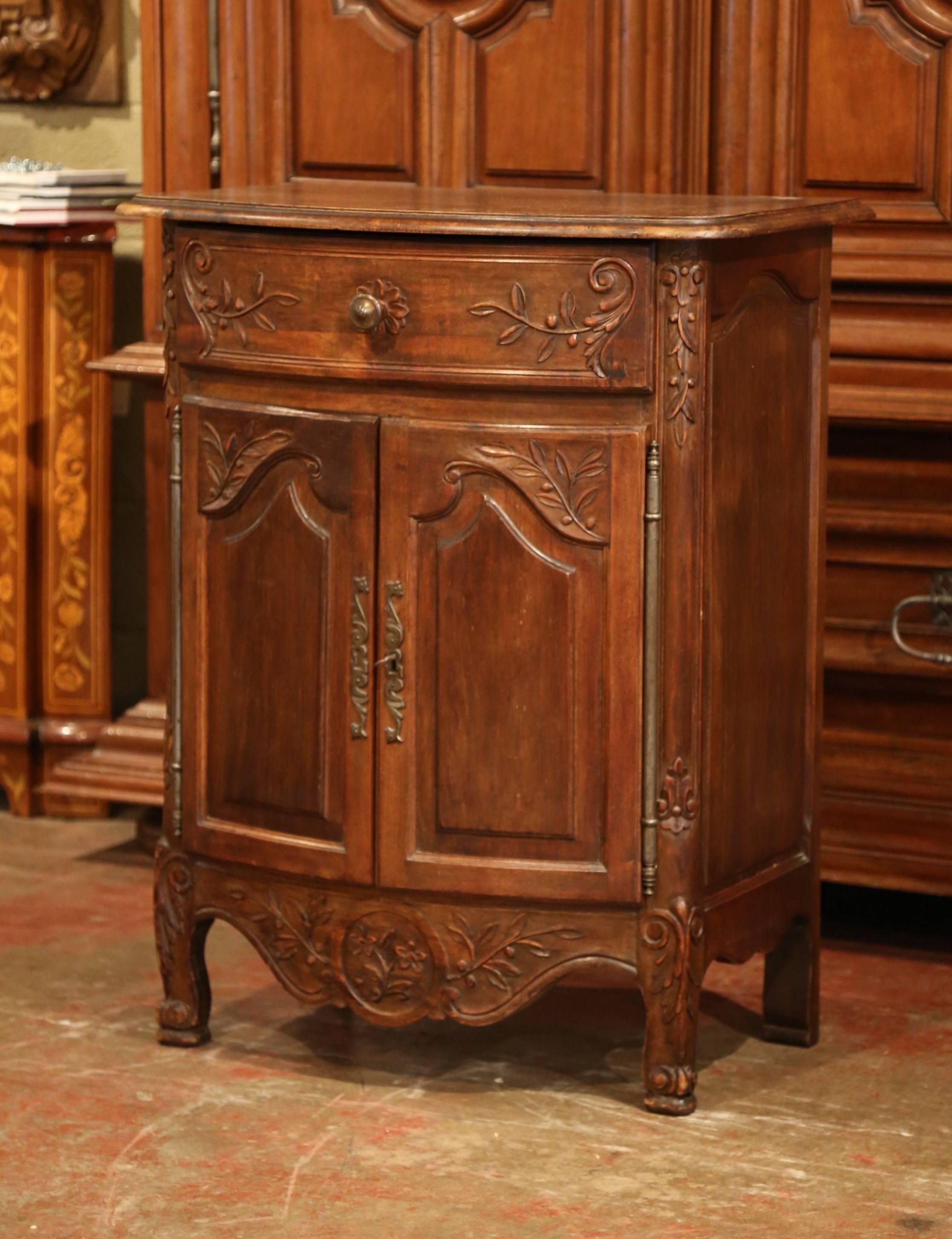 Early 20th Century French Louis XV Carved Walnut Bombe Cabinet from Provence 1