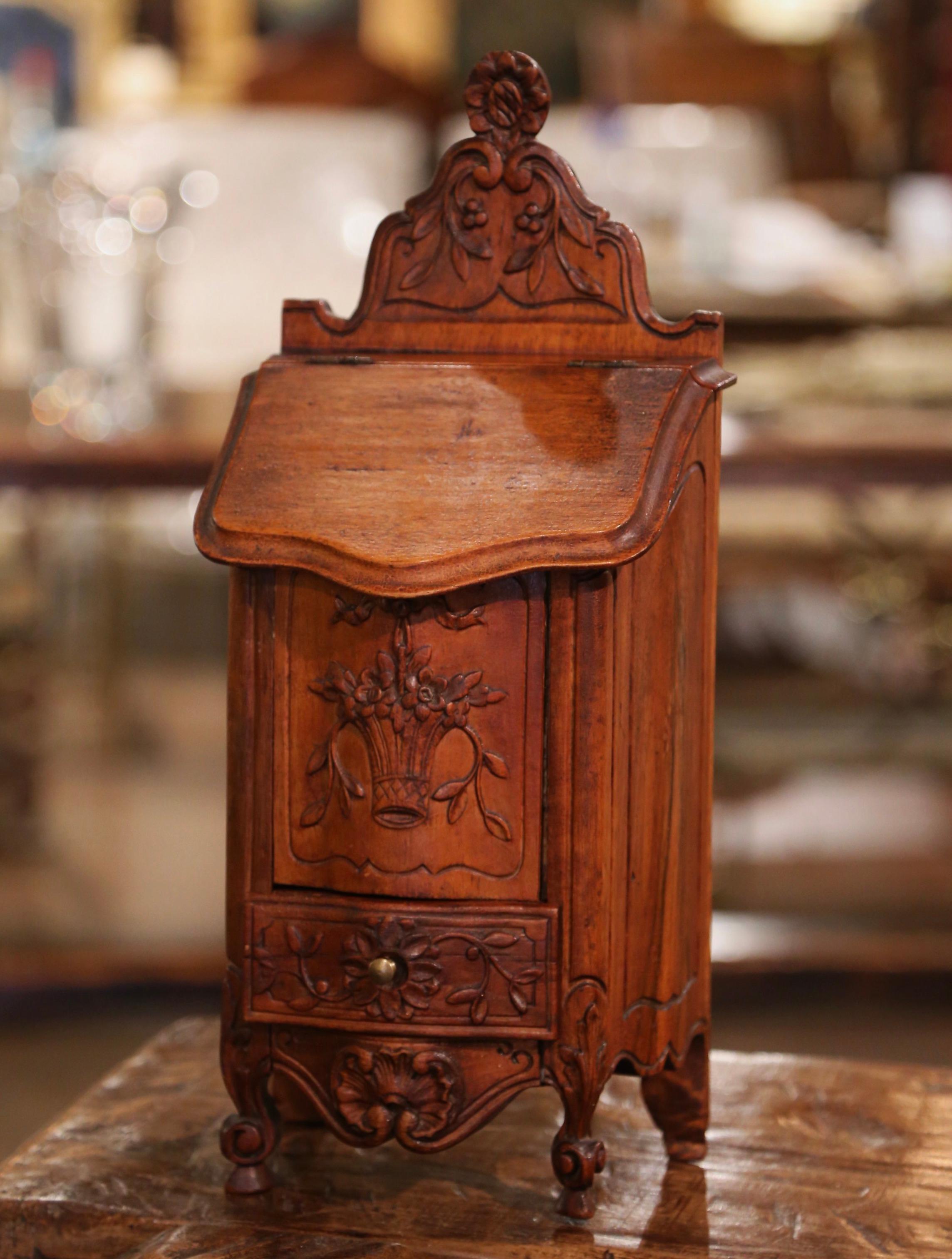 Early 20th Century French Louis XV Carved Walnut Bombe Salt Box from Provence In Excellent Condition In Dallas, TX
