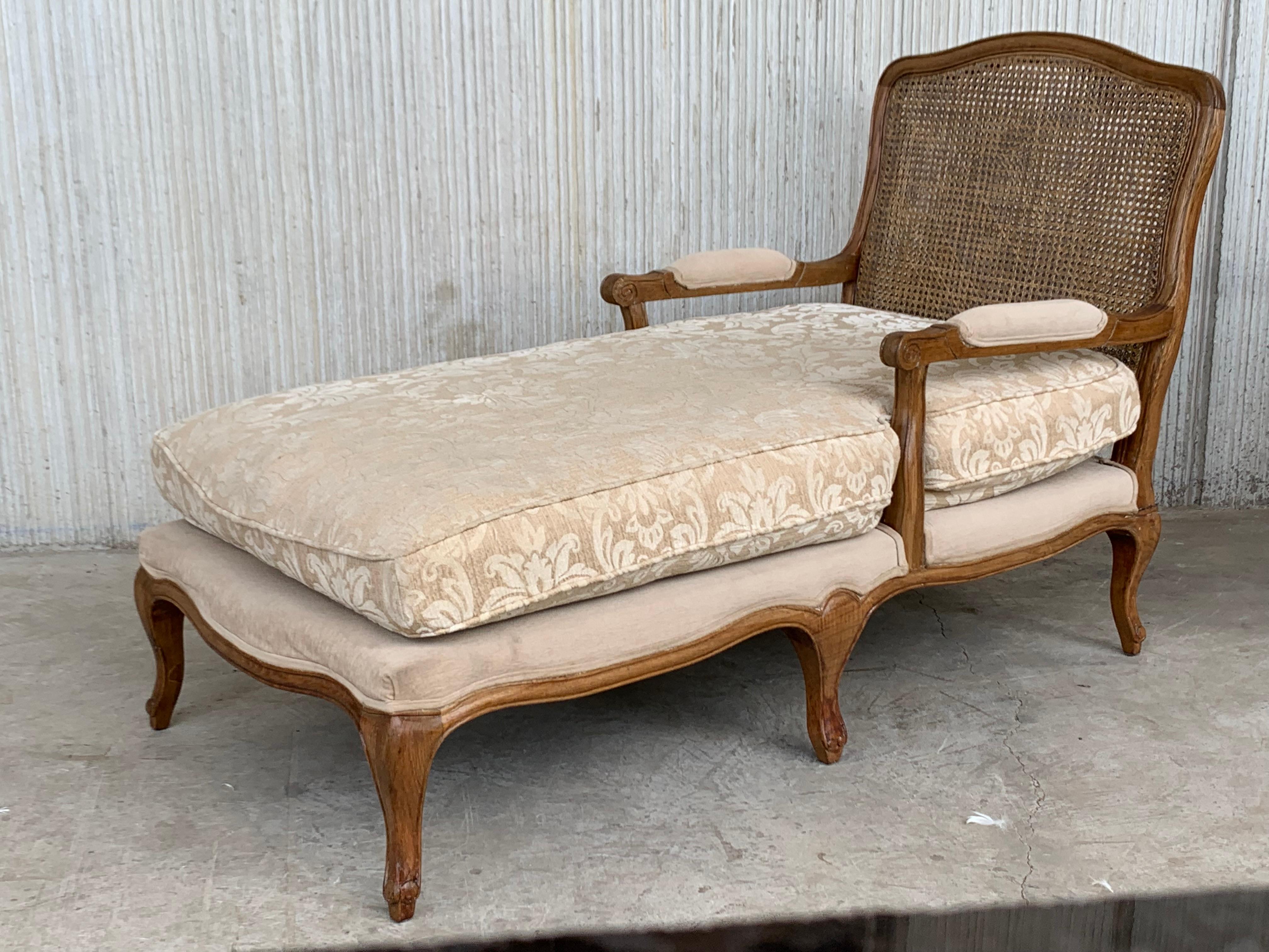 Early 20th Century French Louis XV Carved Walnut Chase Longue with Cane Back 7