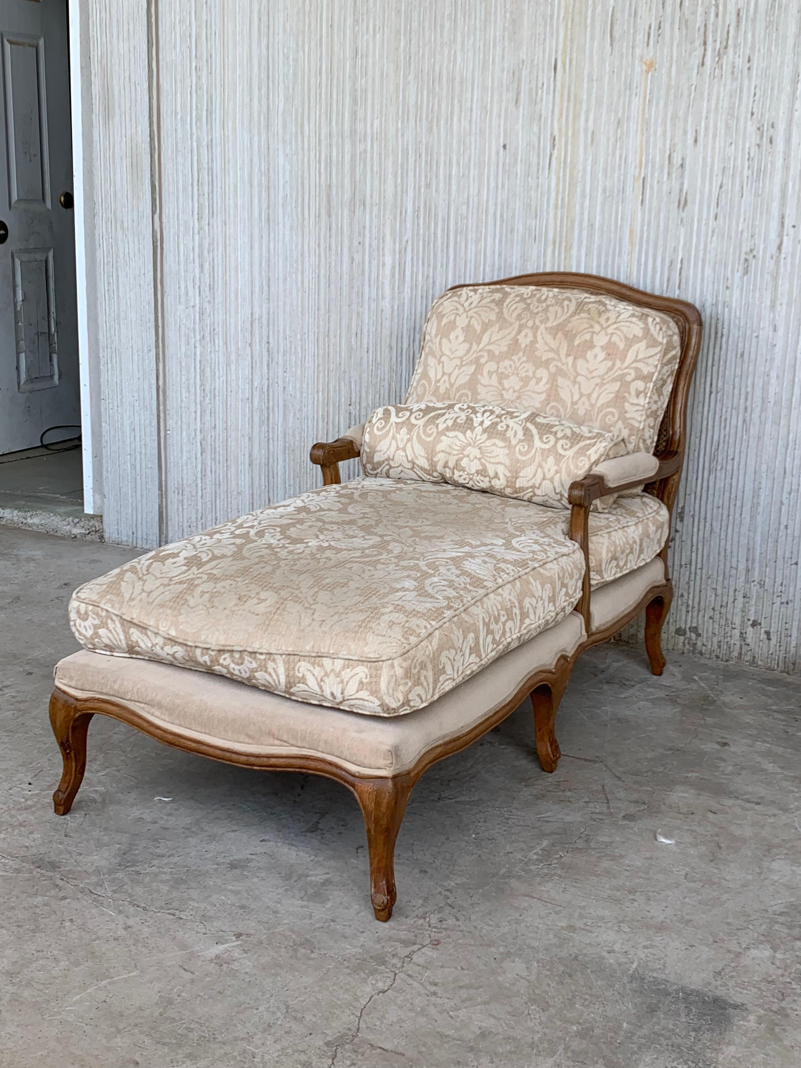 Early 20th Century French Louis XV Carved Walnut Chase Longue with Cane Back In Good Condition In Miami, FL