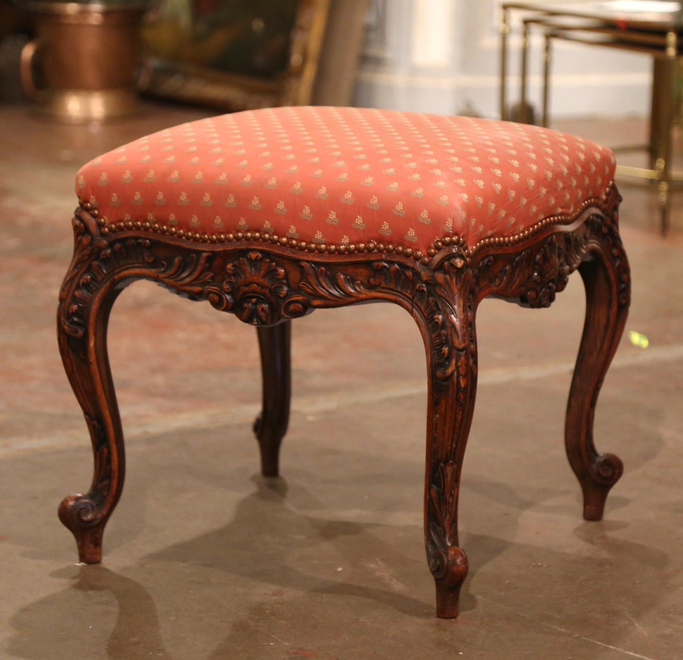 Early 20th Century French Louis XV Carved Walnut Stool from Lyon In Excellent Condition For Sale In Dallas, TX