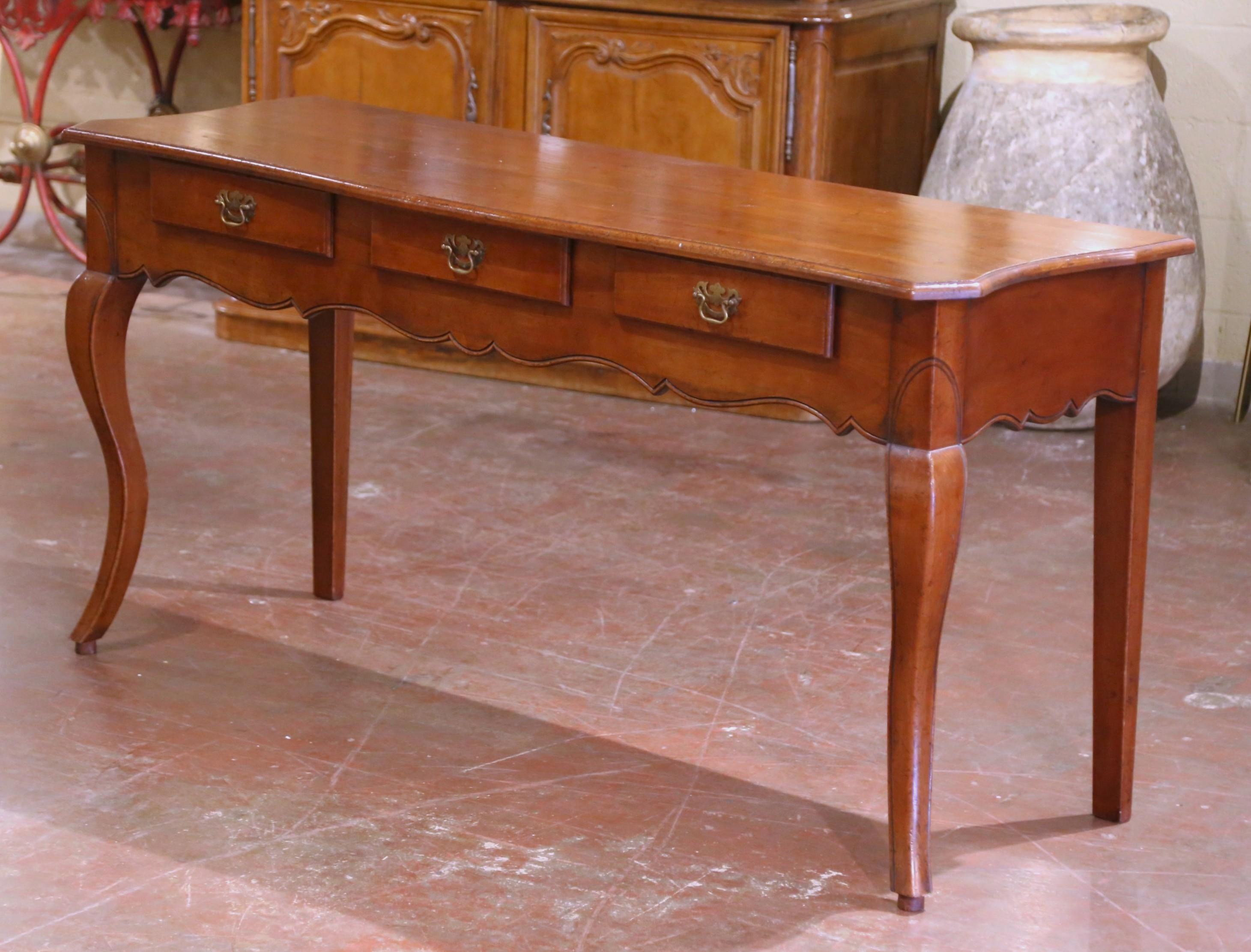 Early 20th Century French Louis XV Carved Walnut Three-Drawer Console Table For Sale 1