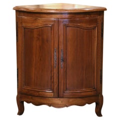 Early 20th Century French Louis XV Carved Walnut Two-Door Bombe Corner Cabinet 