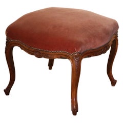 Tabouret français Louis XV du début du 20ème siècle en noyer sculpté et velours de Provence
