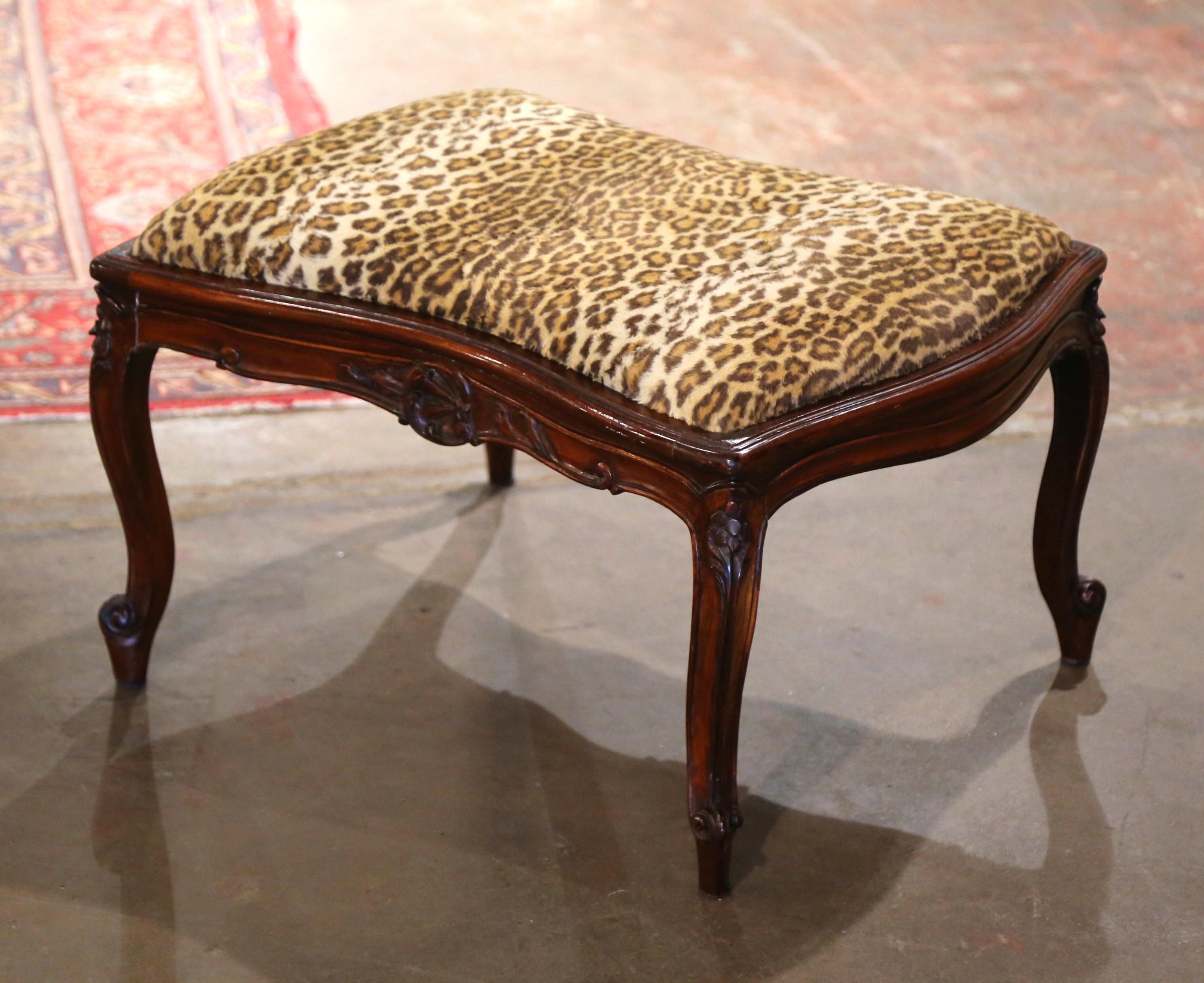 Early 20th Century French Louis XV Carved Walnut with Faux Fur Upholstery  For Sale 1