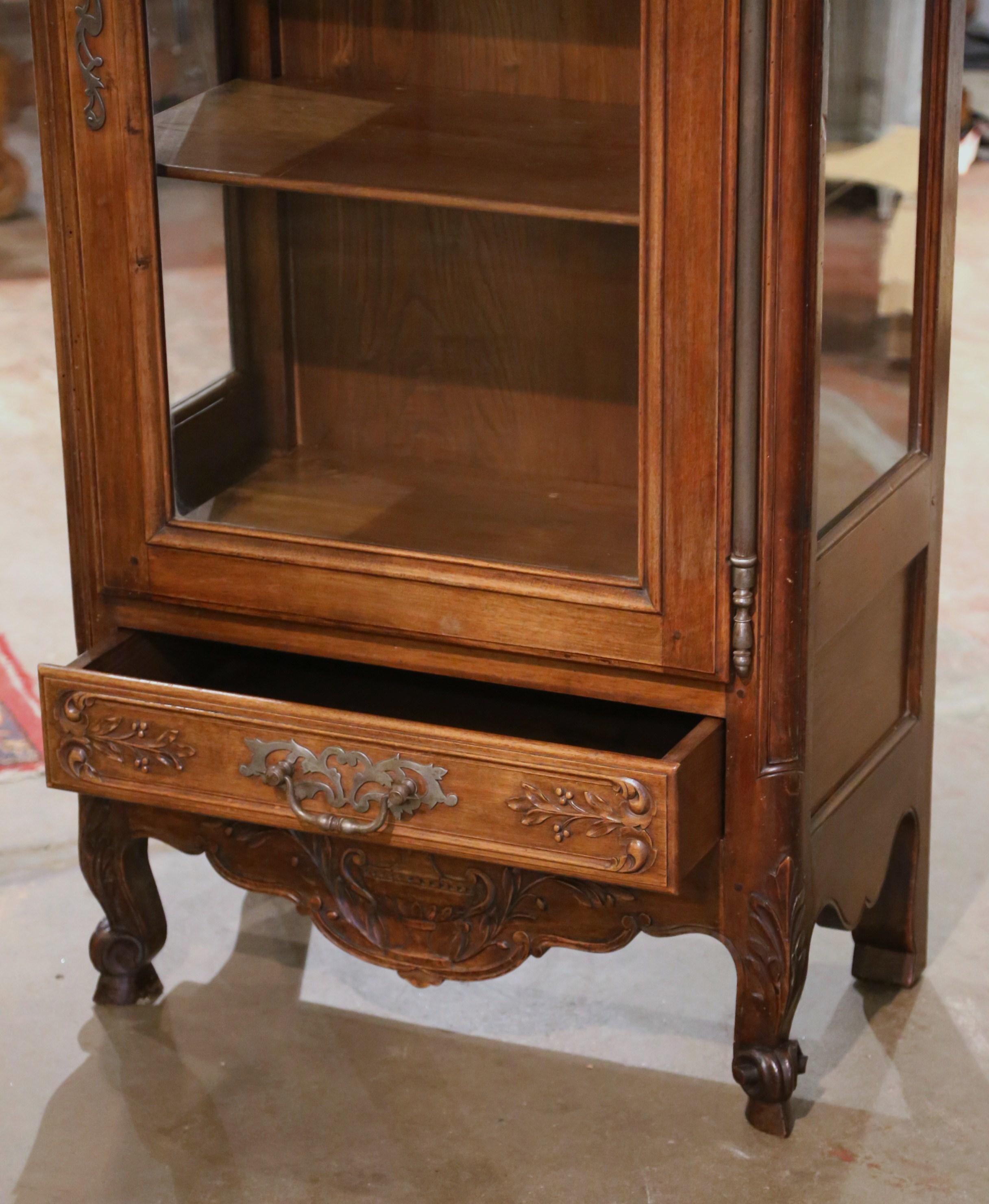 Early 20th Century French Louis XV Hand Carved Walnut Vitrine Display Cabinet 5