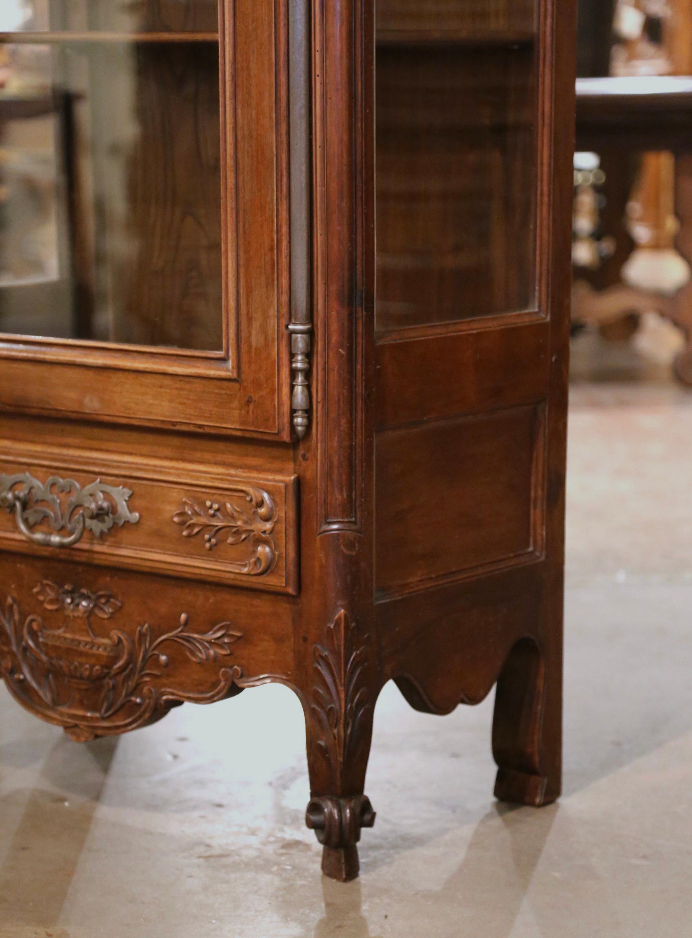 Early 20th Century French Louis XV Hand Carved Walnut Vitrine Display Cabinet 7