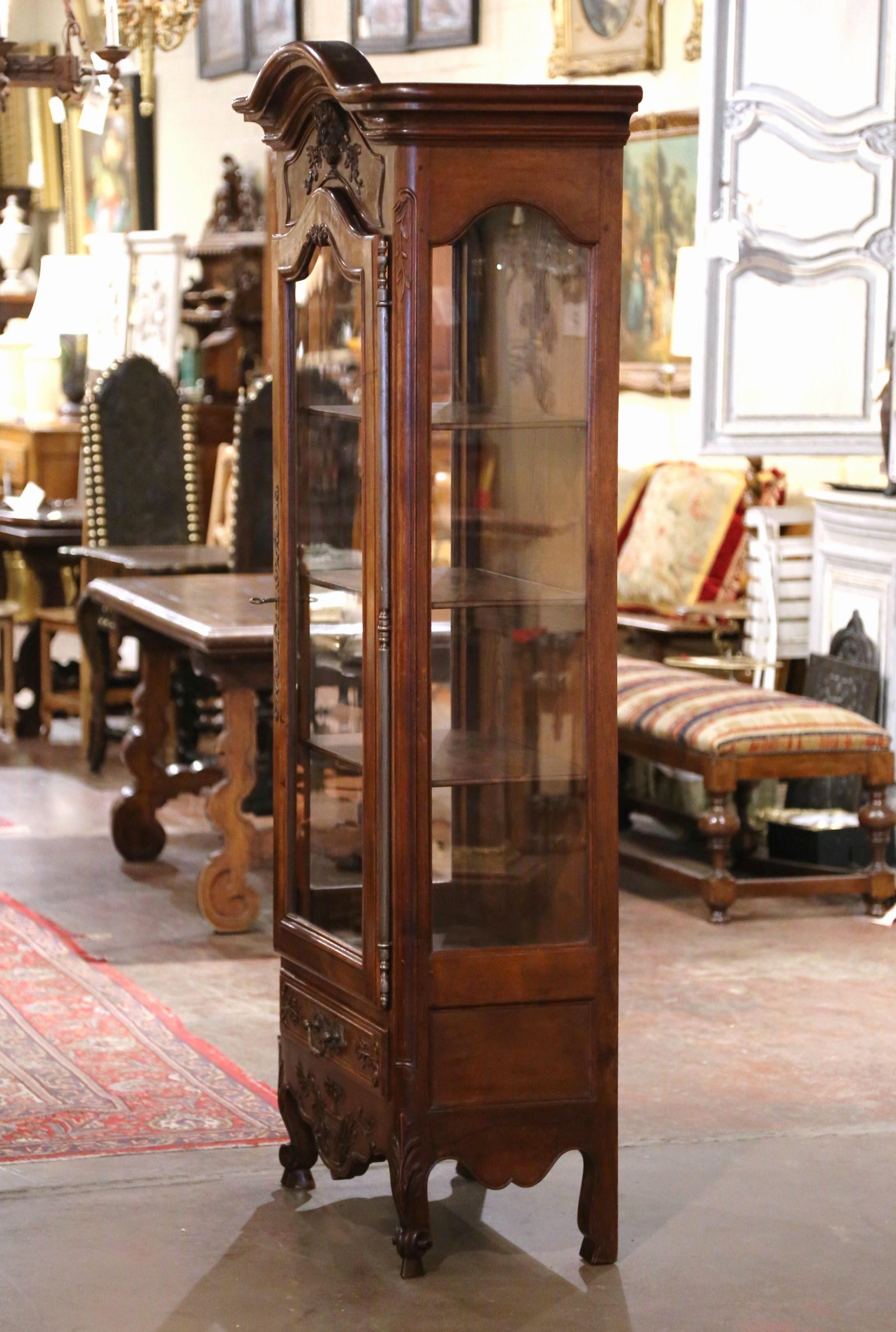 Early 20th Century French Louis XV Hand Carved Walnut Vitrine Display Cabinet 1