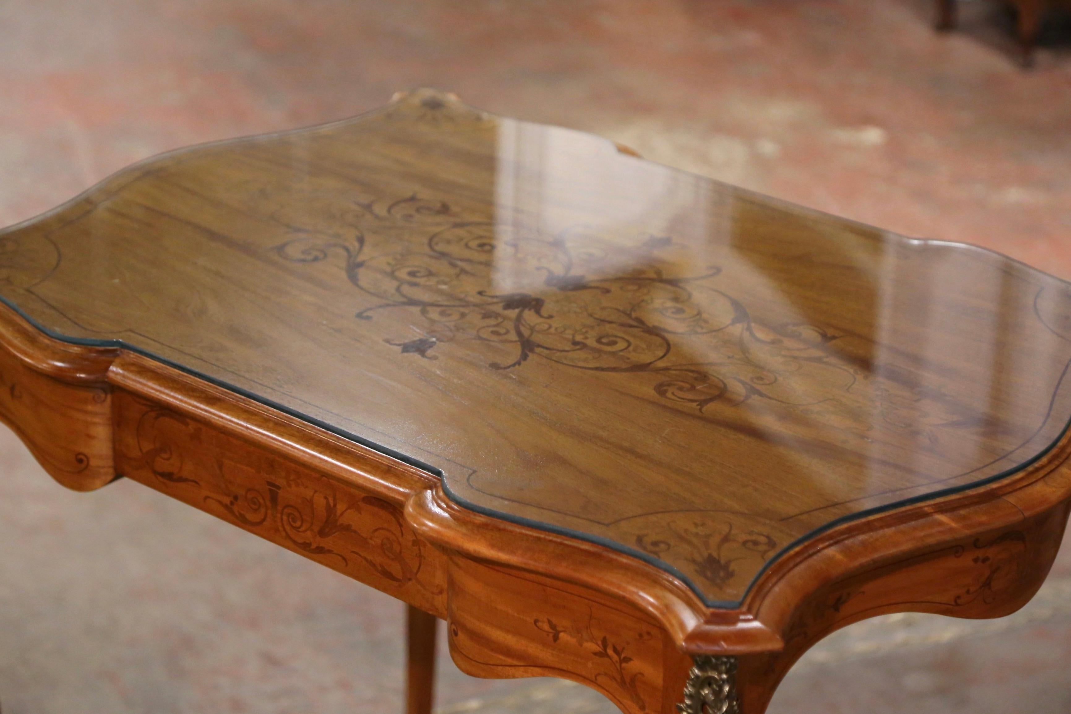 Early 20th Century French Louis XV Inlaid Walnut Table with Protective Glass  For Sale 7