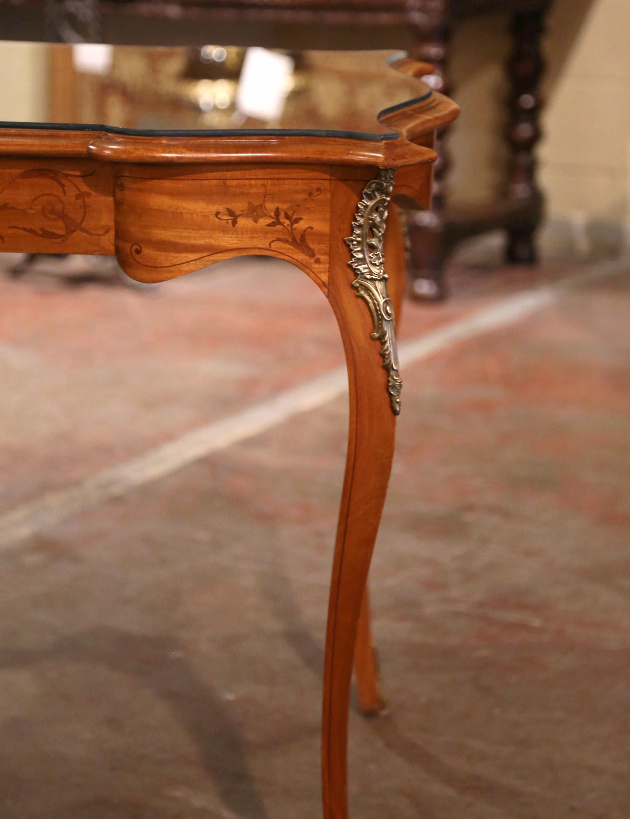 Early 20th Century French Louis XV Inlaid Walnut Table with Protective Glass  For Sale 4