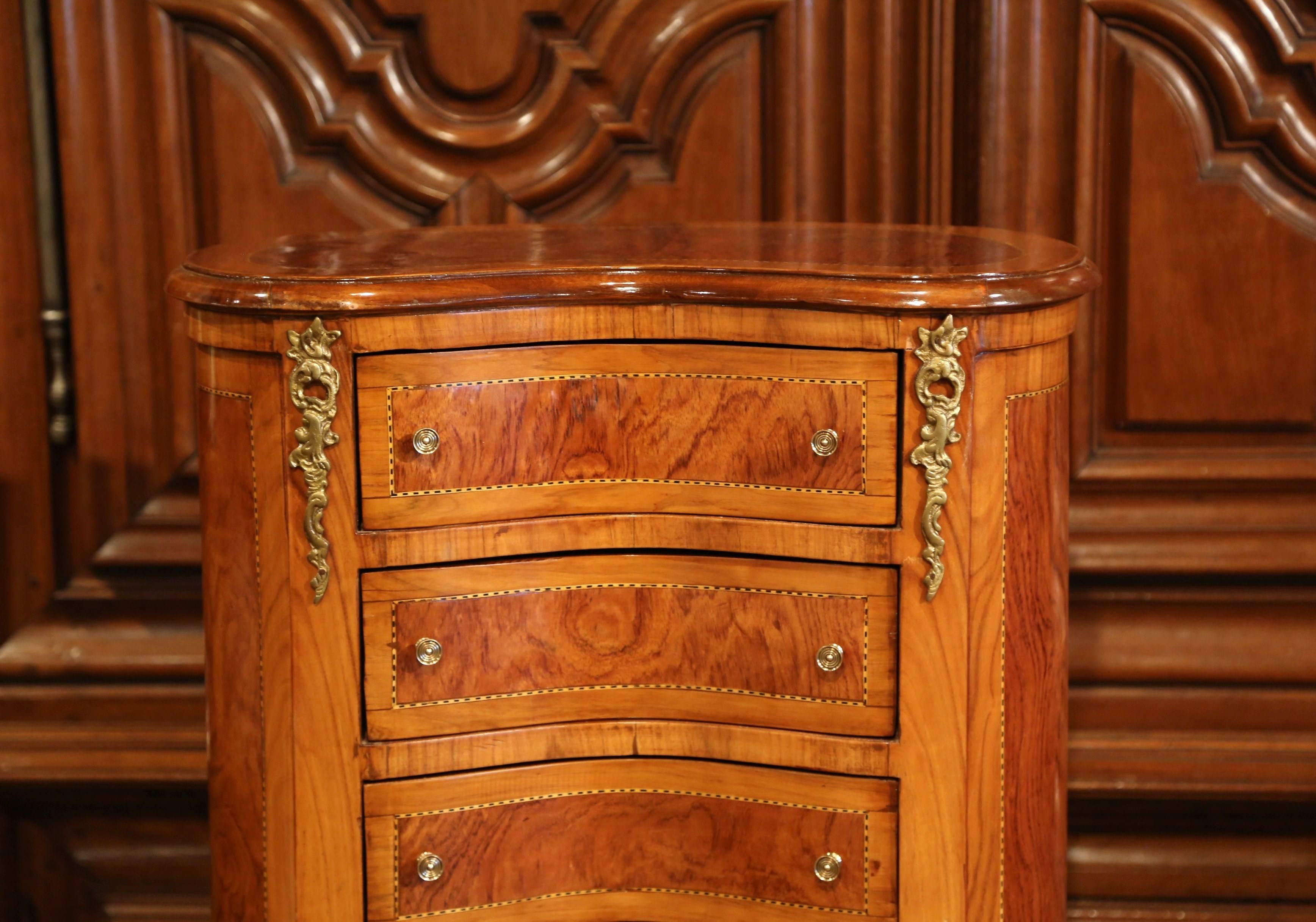 Inlay Early 20th Century French Louis XV Kidney Shaped Seven-Drawer Chest of Drawers