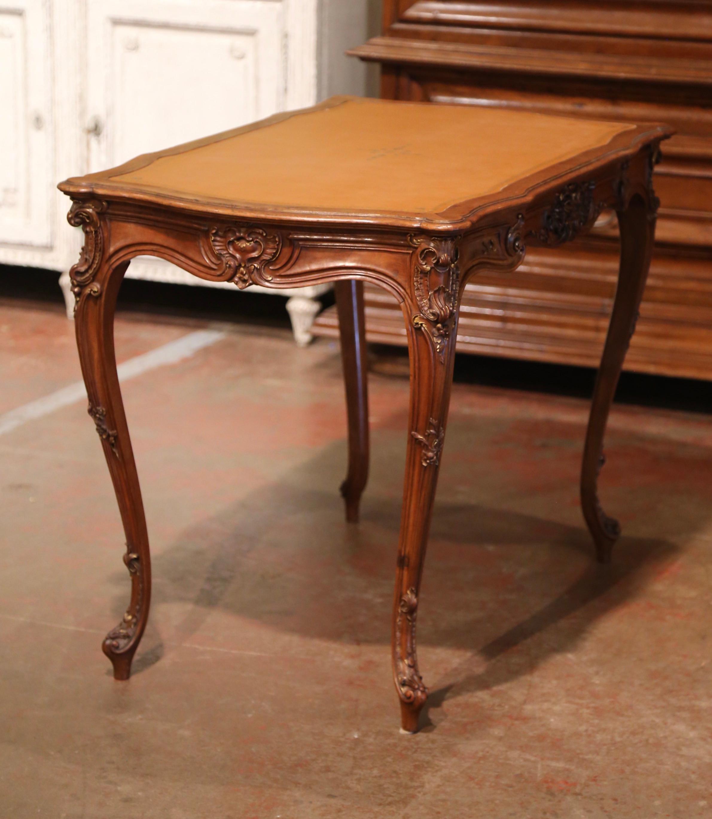 Early 20th Century French Louis XV Leather Top Carved Walnut Side Table Desk 7