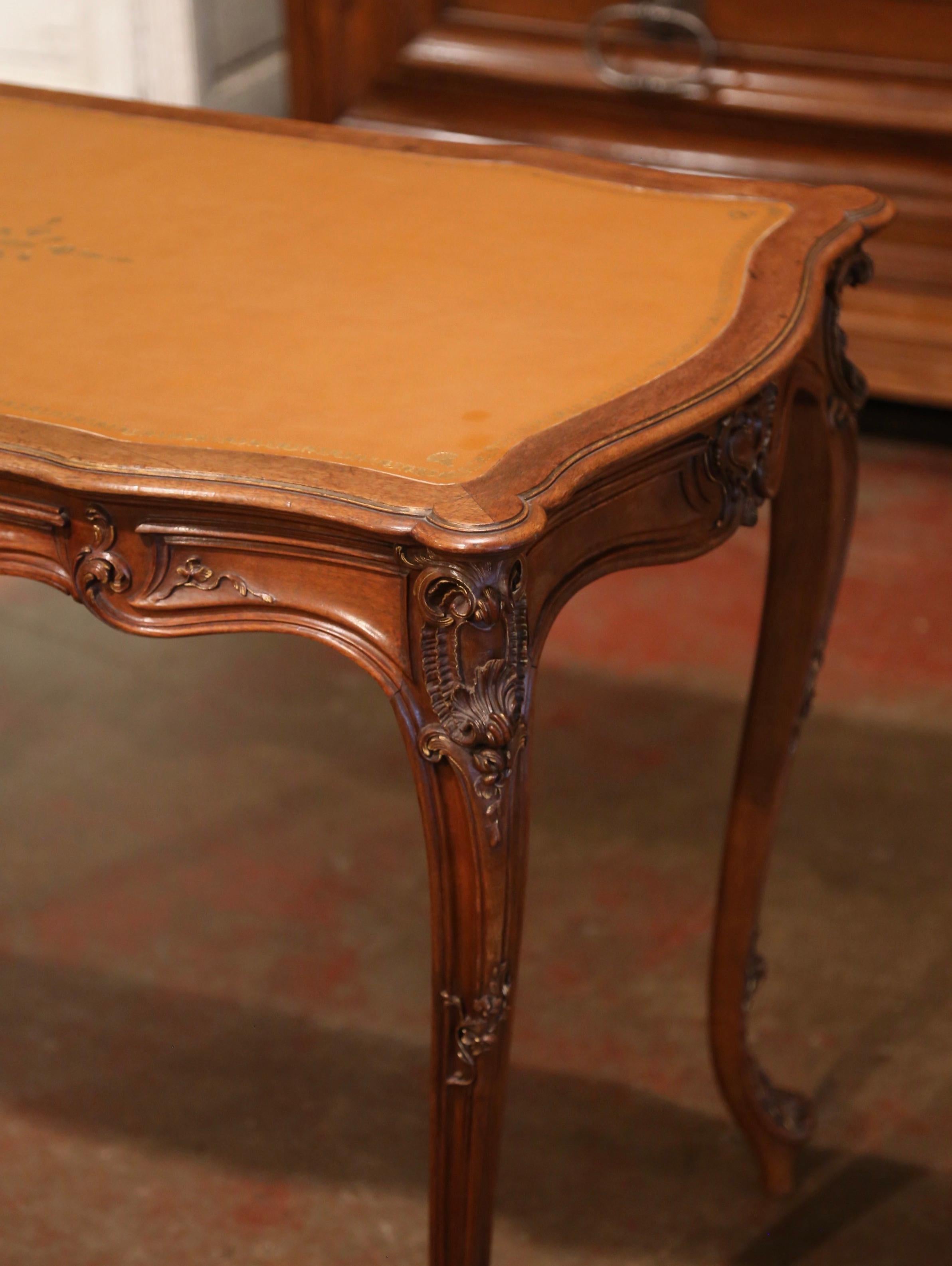 Early 20th Century French Louis XV Leather Top Carved Walnut Side Table Desk 2