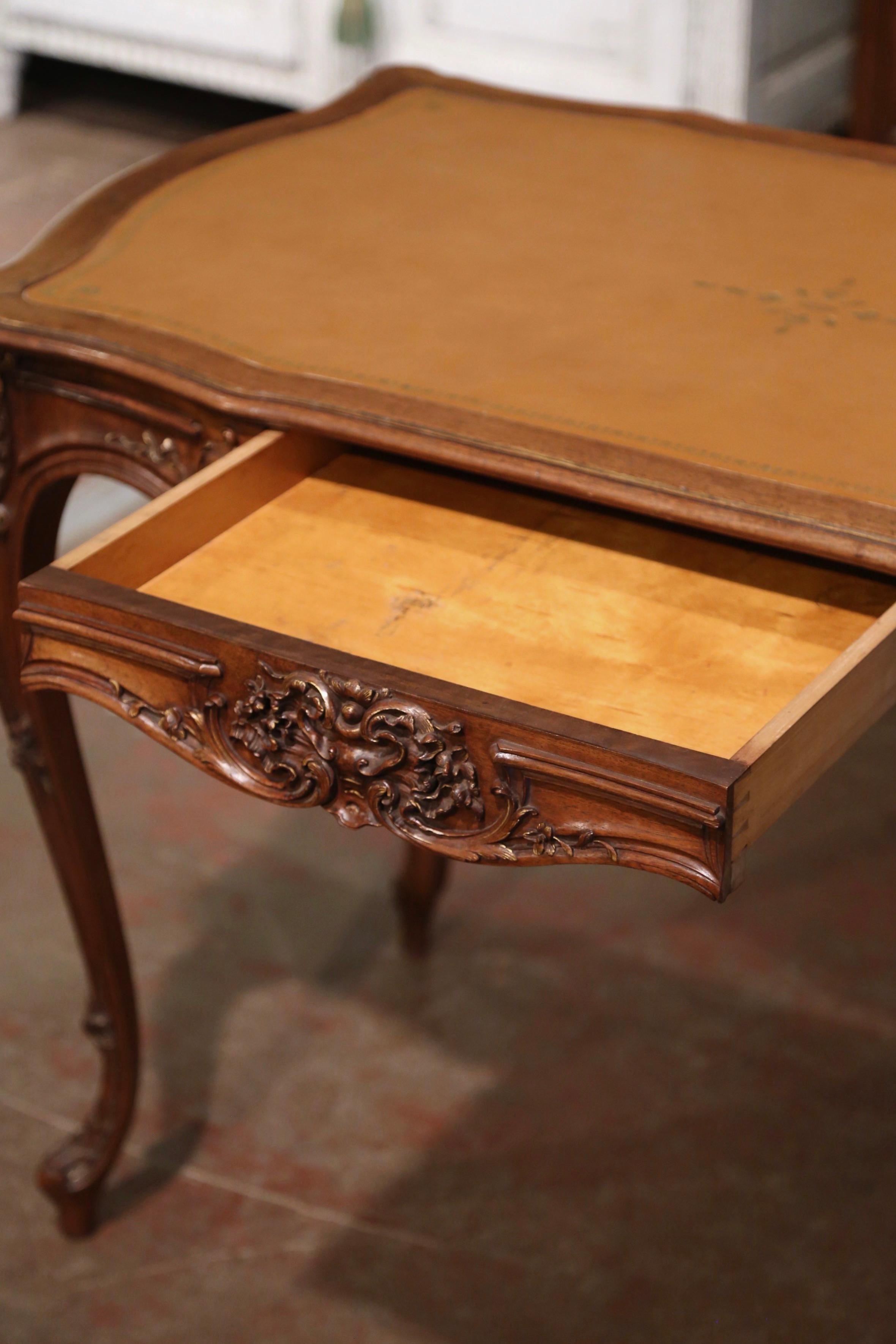 Early 20th Century French Louis XV Leather Top Carved Walnut Side Table Desk 5