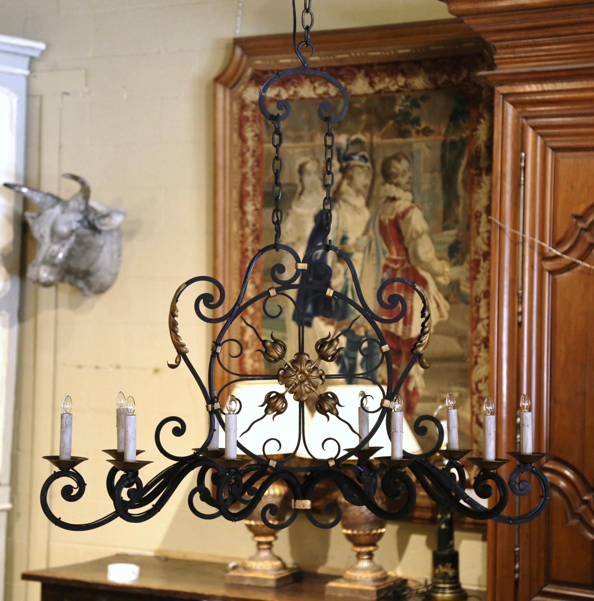 Early 20th Century French Louis XV Painted and Gilt Iron Ten-Light Chandelier 1