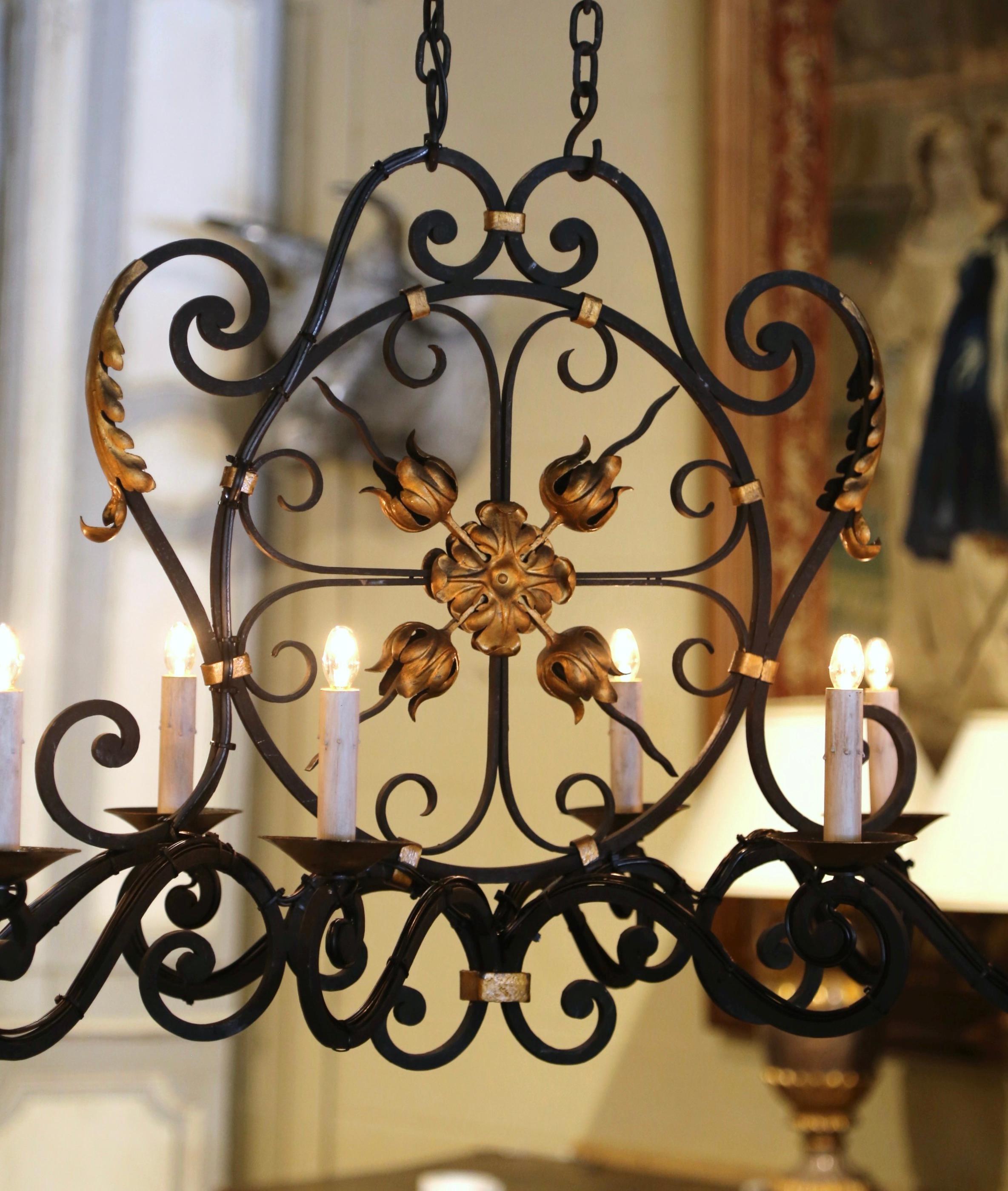 Early 20th Century French Louis XV Painted and Gilt Iron Ten-Light Chandelier 2