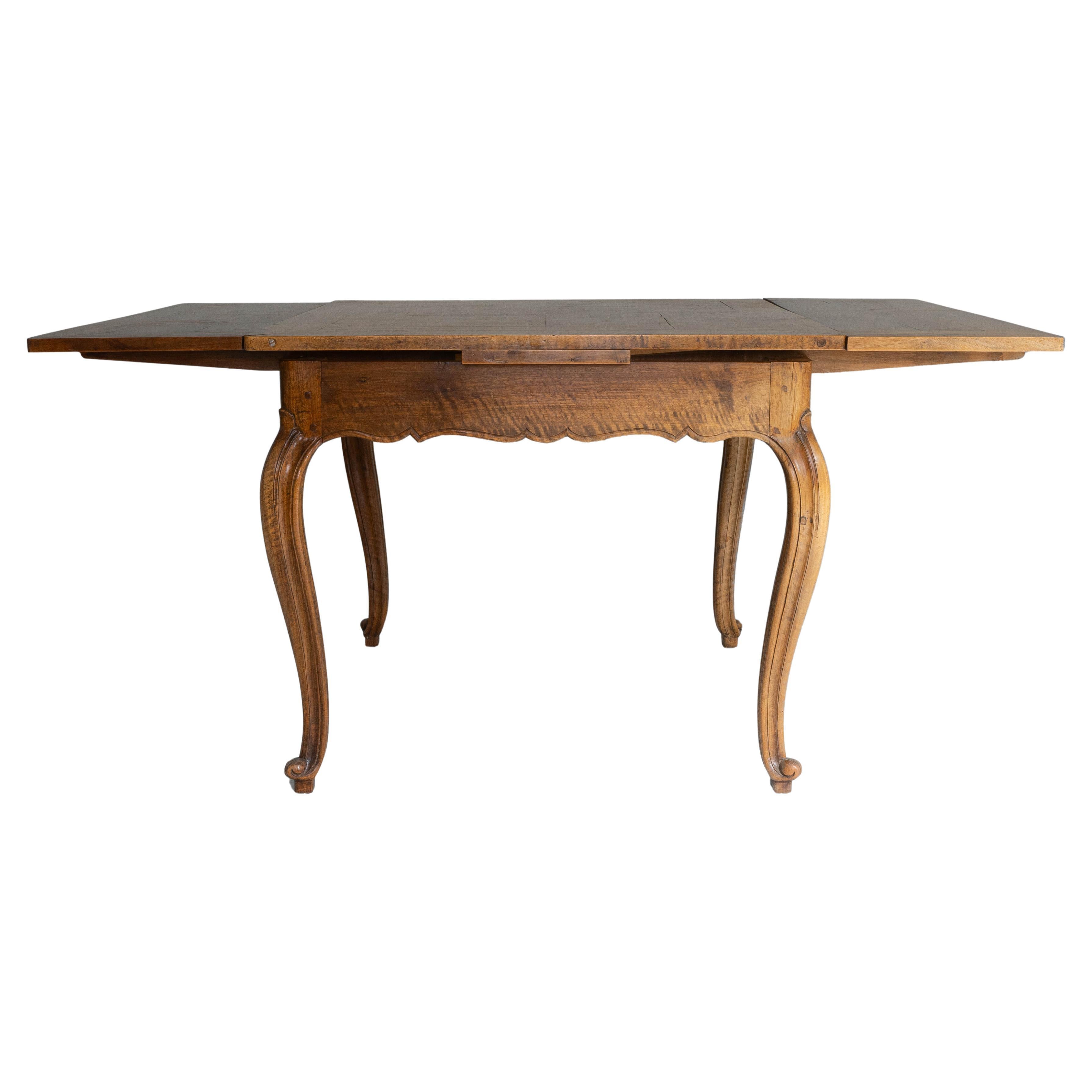 Early 20th Century French Louis XV Style Extendable Dining Table For Sale