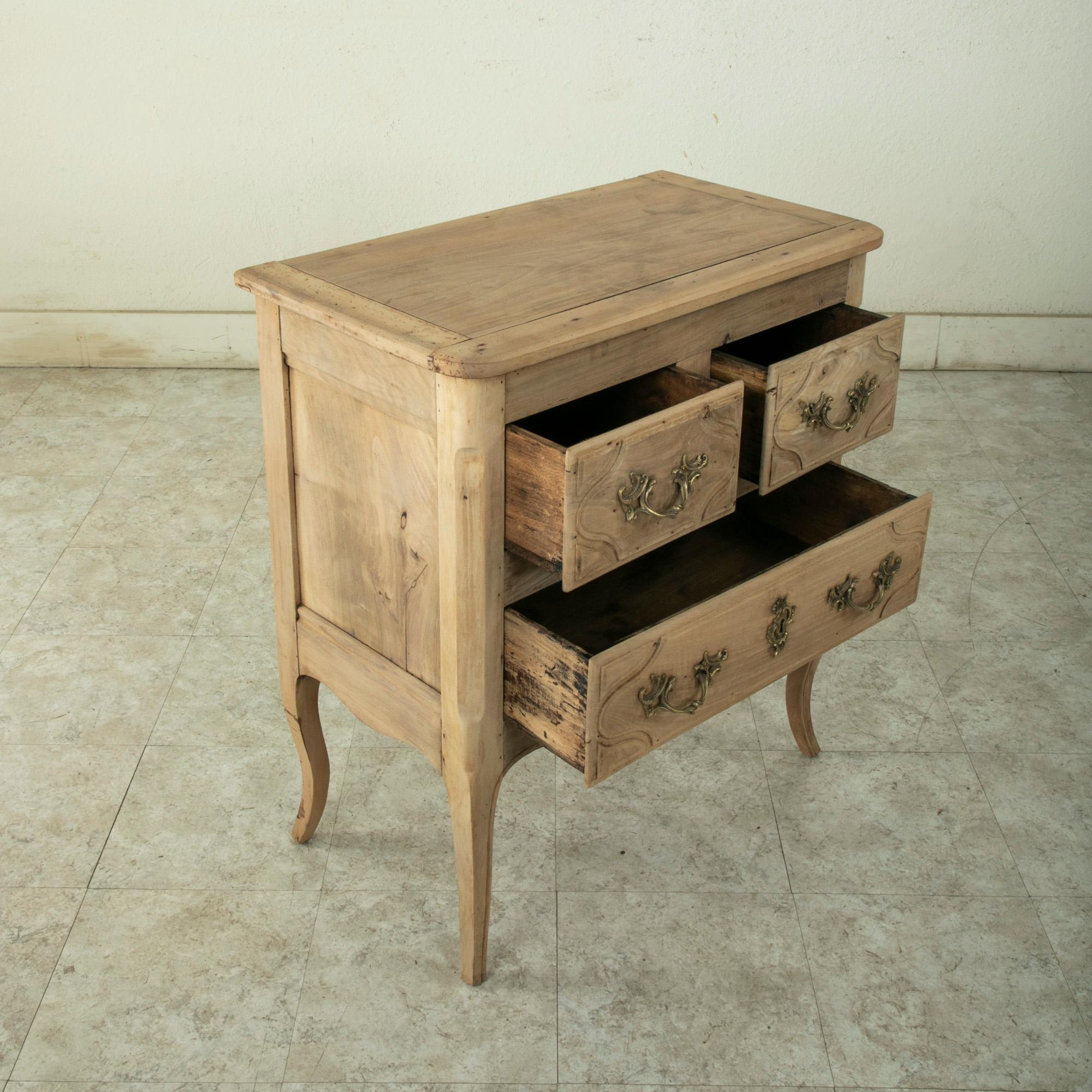 Early 20th Century French Louis XV Style Hand Carved Beechwood Chest, Nightstand 8