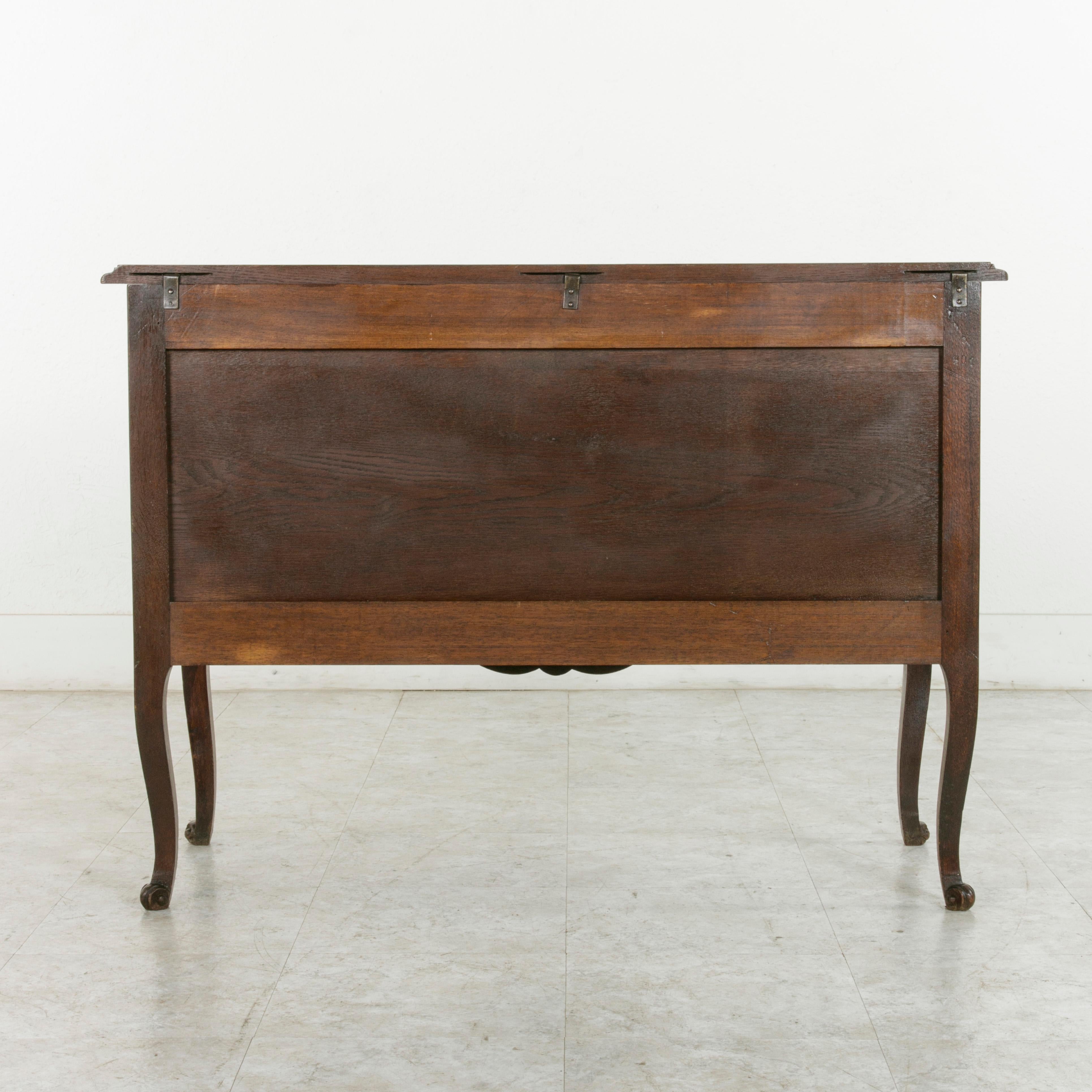 Mid-20th Century Early 20th Century French Louis XV Style Hand Carved Oak Commode Sauteuse, Chest