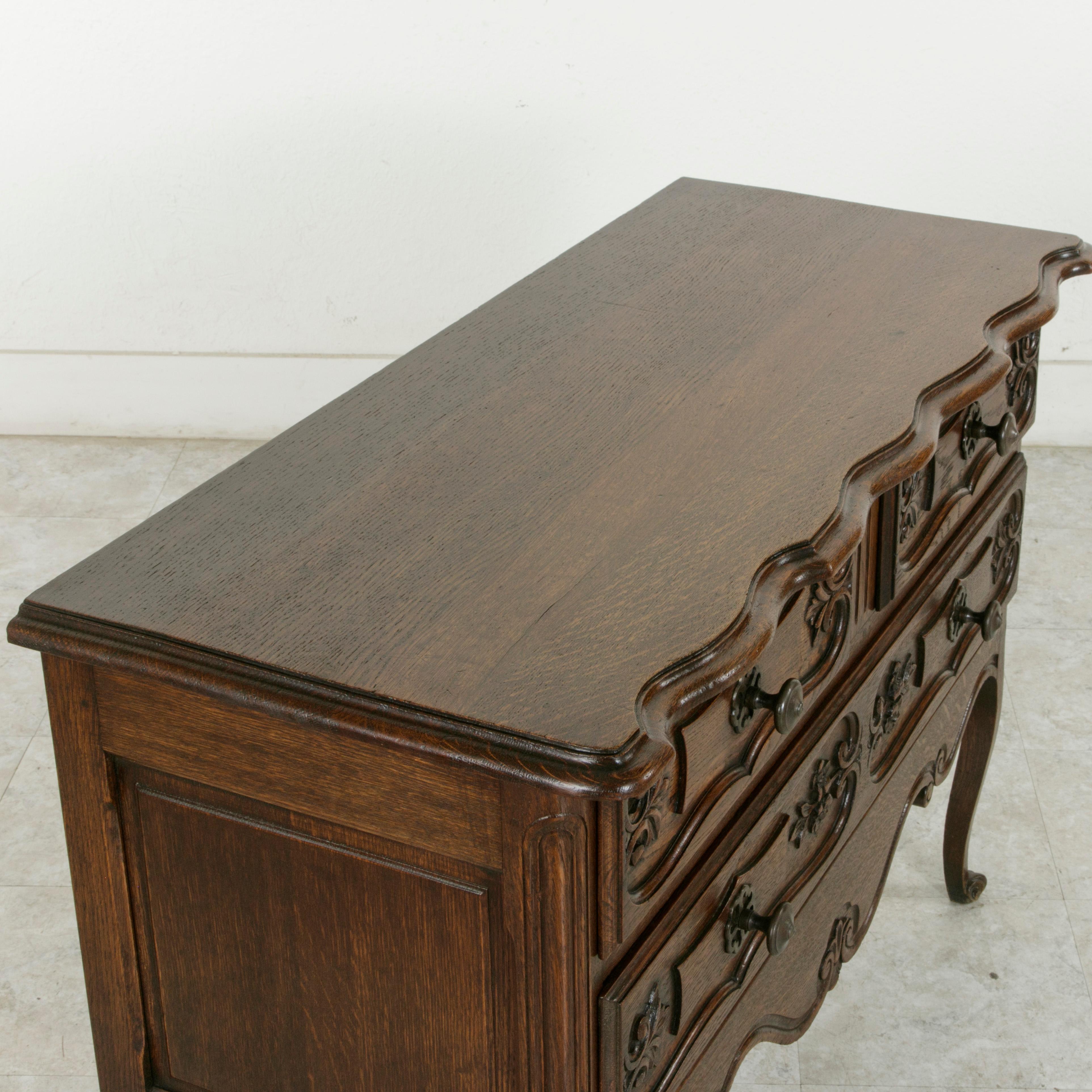Early 20th Century French Louis XV Style Hand Carved Oak Commode Sauteuse, Chest 2