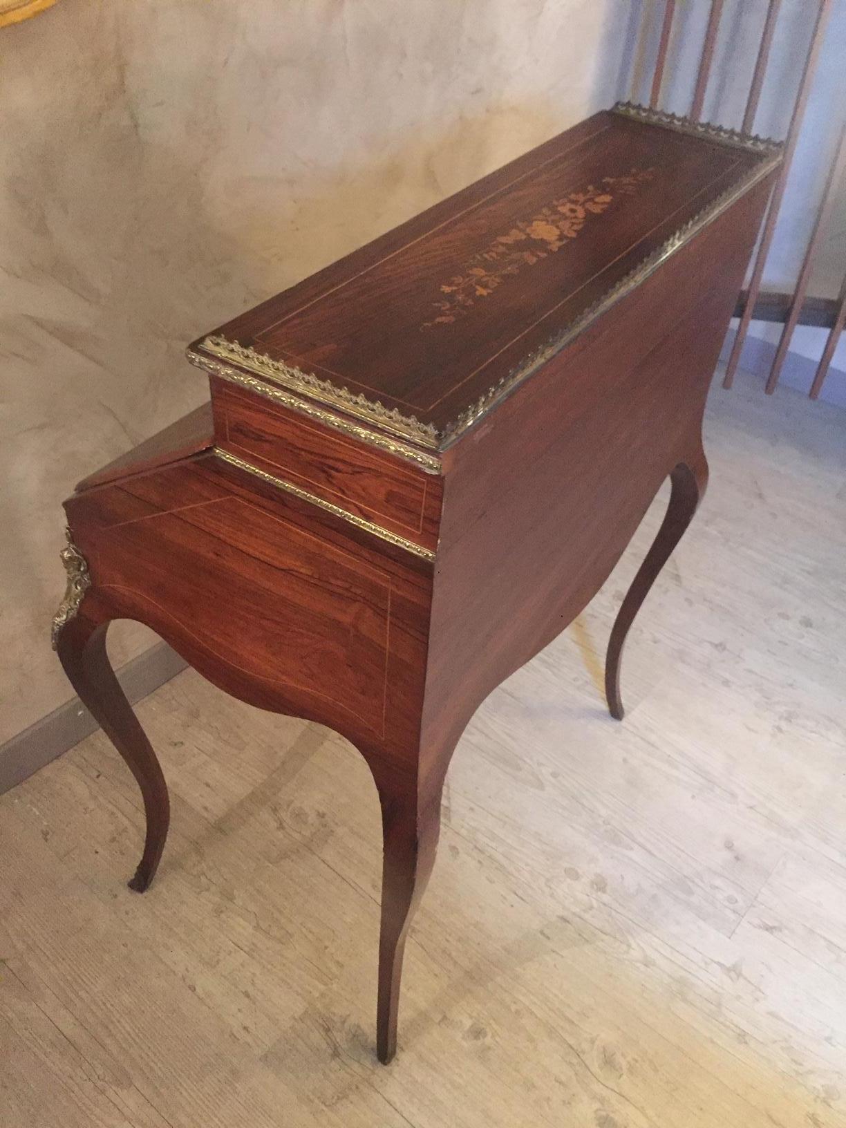 Early 20th Century French Louis XV Style Opening Rosewood Inlaid Secretaire 9
