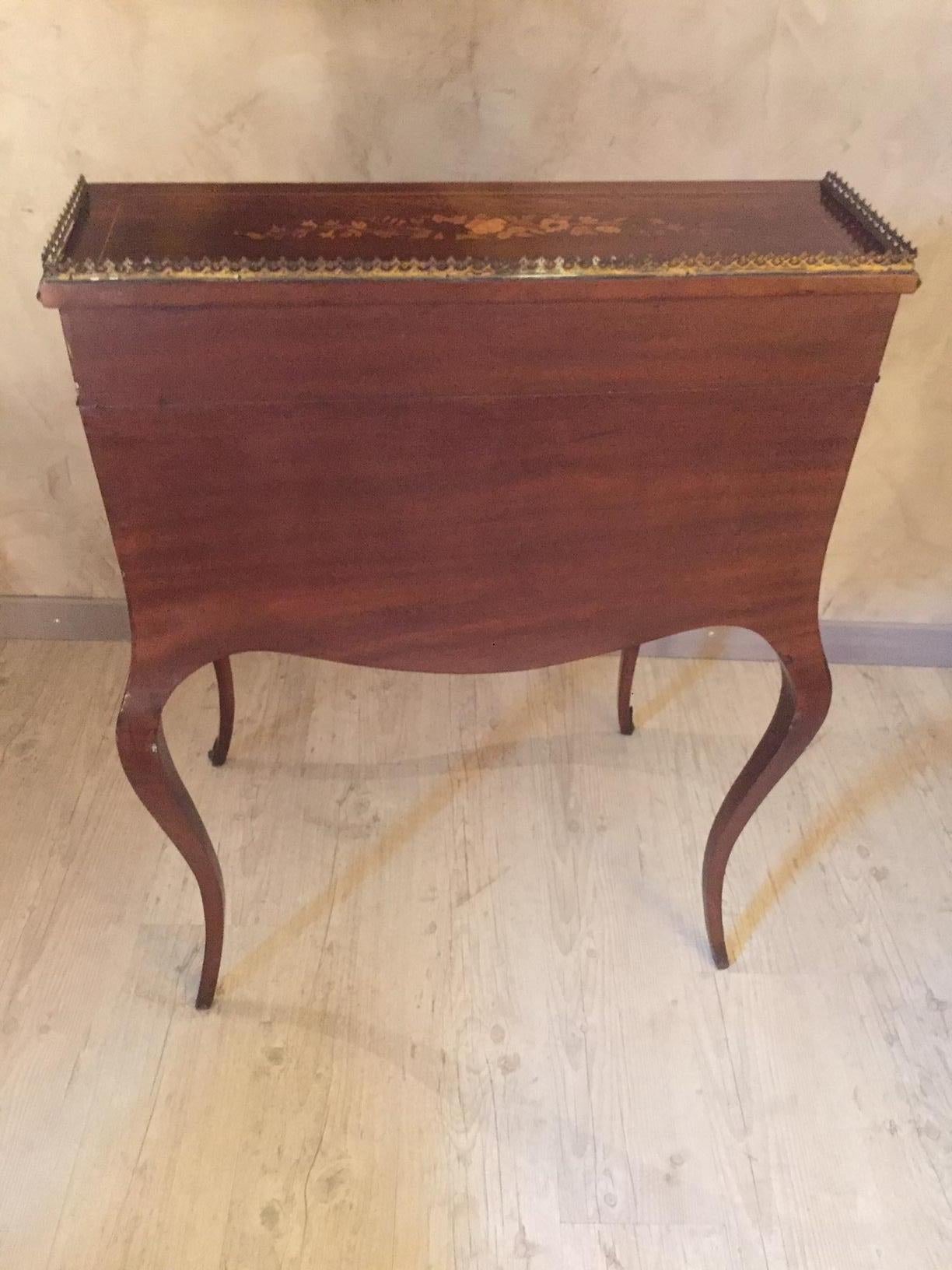 Early 20th Century French Louis XV Style Opening Rosewood Inlaid Secretaire 10