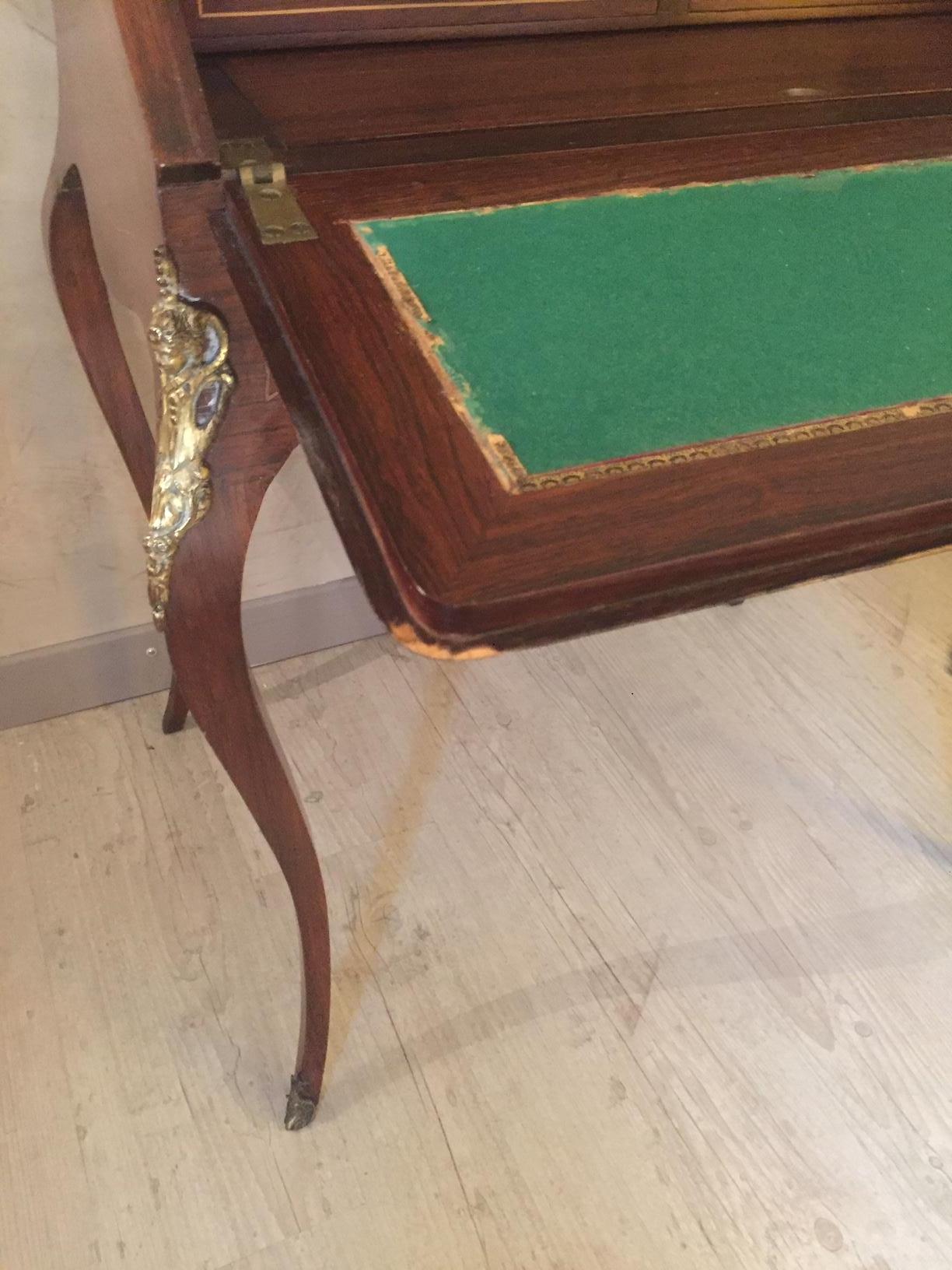 Early 20th Century French Louis XV Style Opening Rosewood Inlaid Secretaire In Good Condition In LEGNY, FR