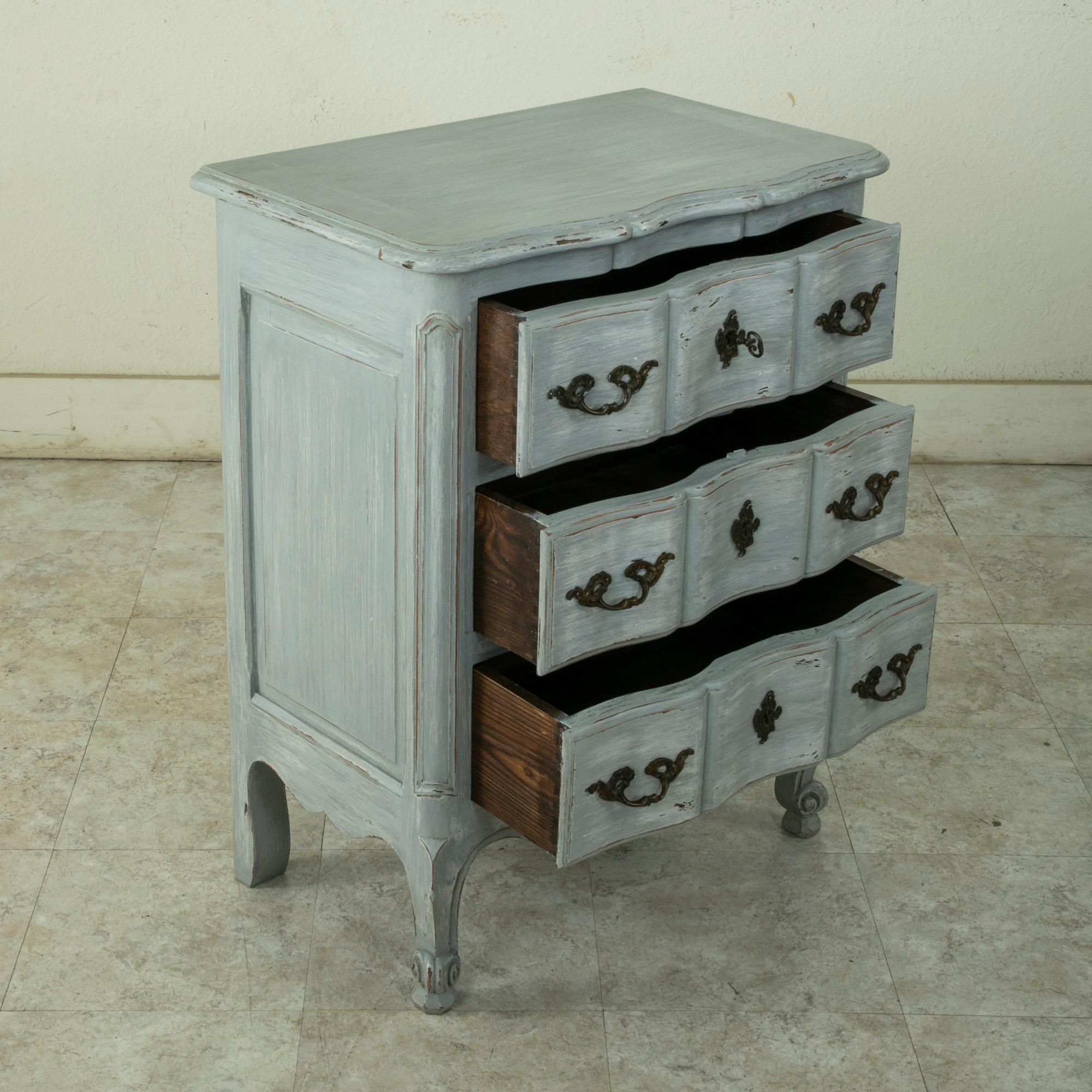 Early 20th Century French Louis XV Style Painted Beechwood Chest or Nightstand 9
