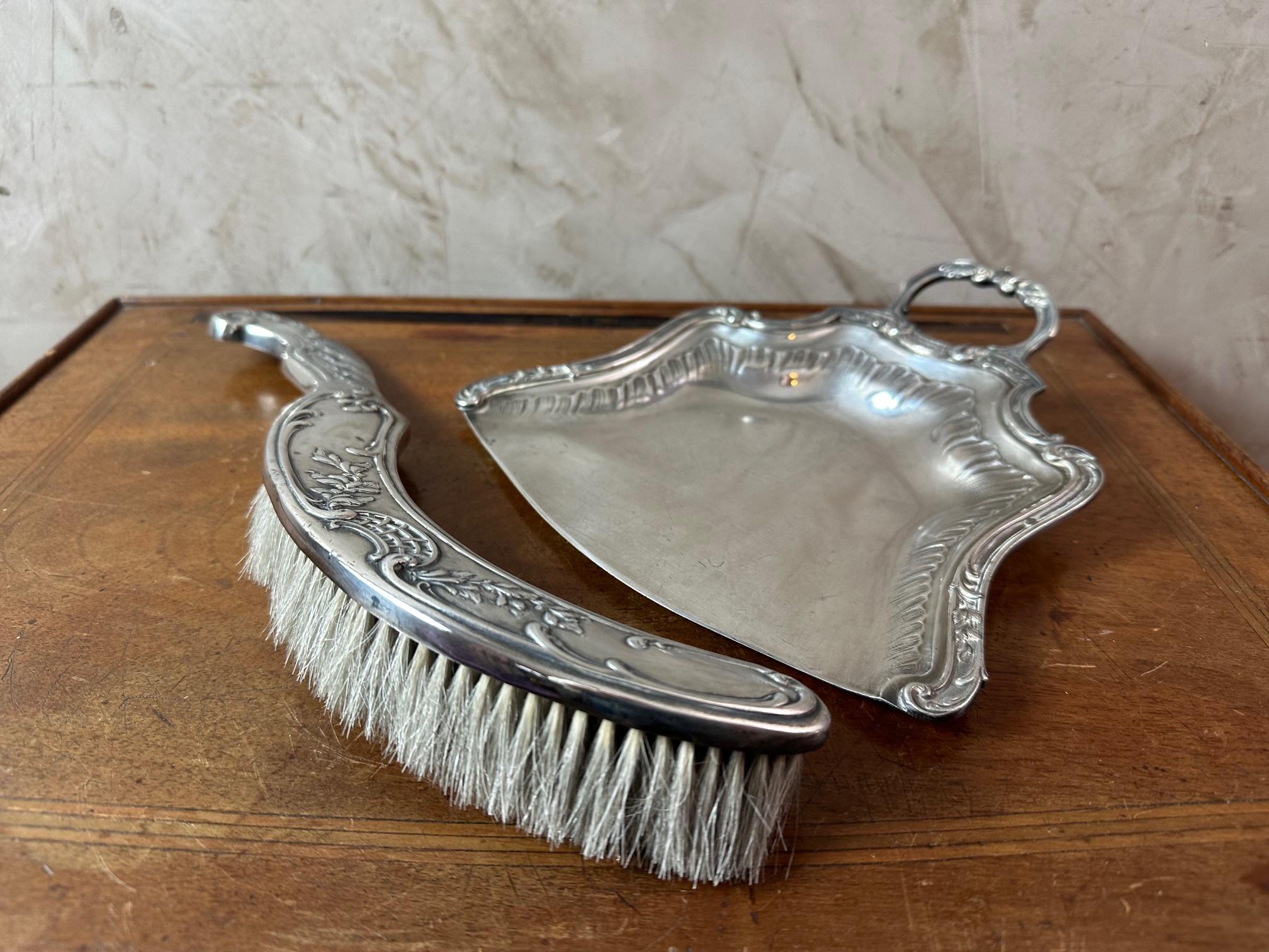 Early 20th century French Louis XV Style Silver plate Crumb Shovel, 1900S In Good Condition In LEGNY, FR
