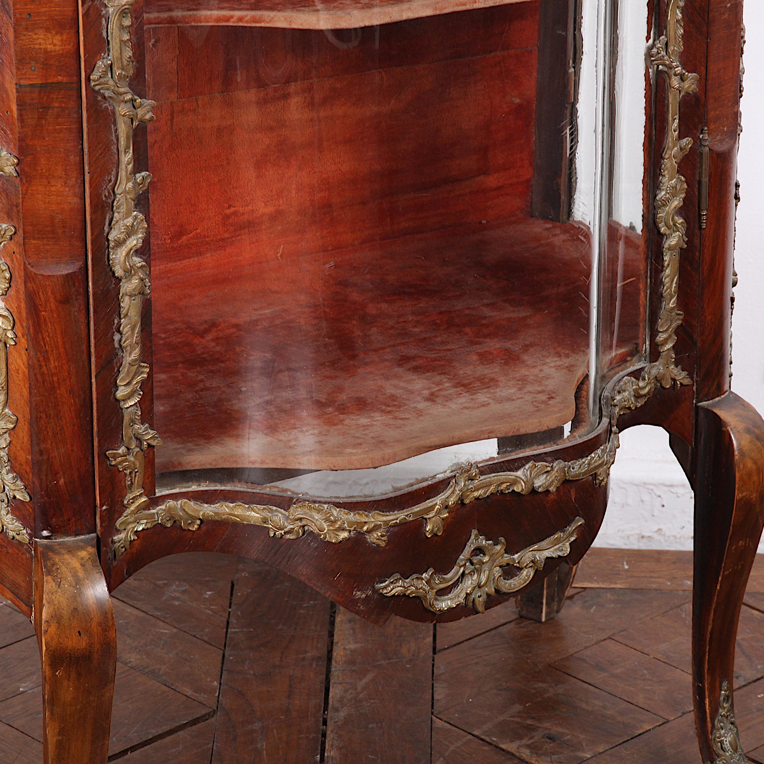 Early 20th Century French Louis XV Style Vitrine with Curved Glass and Marble 1