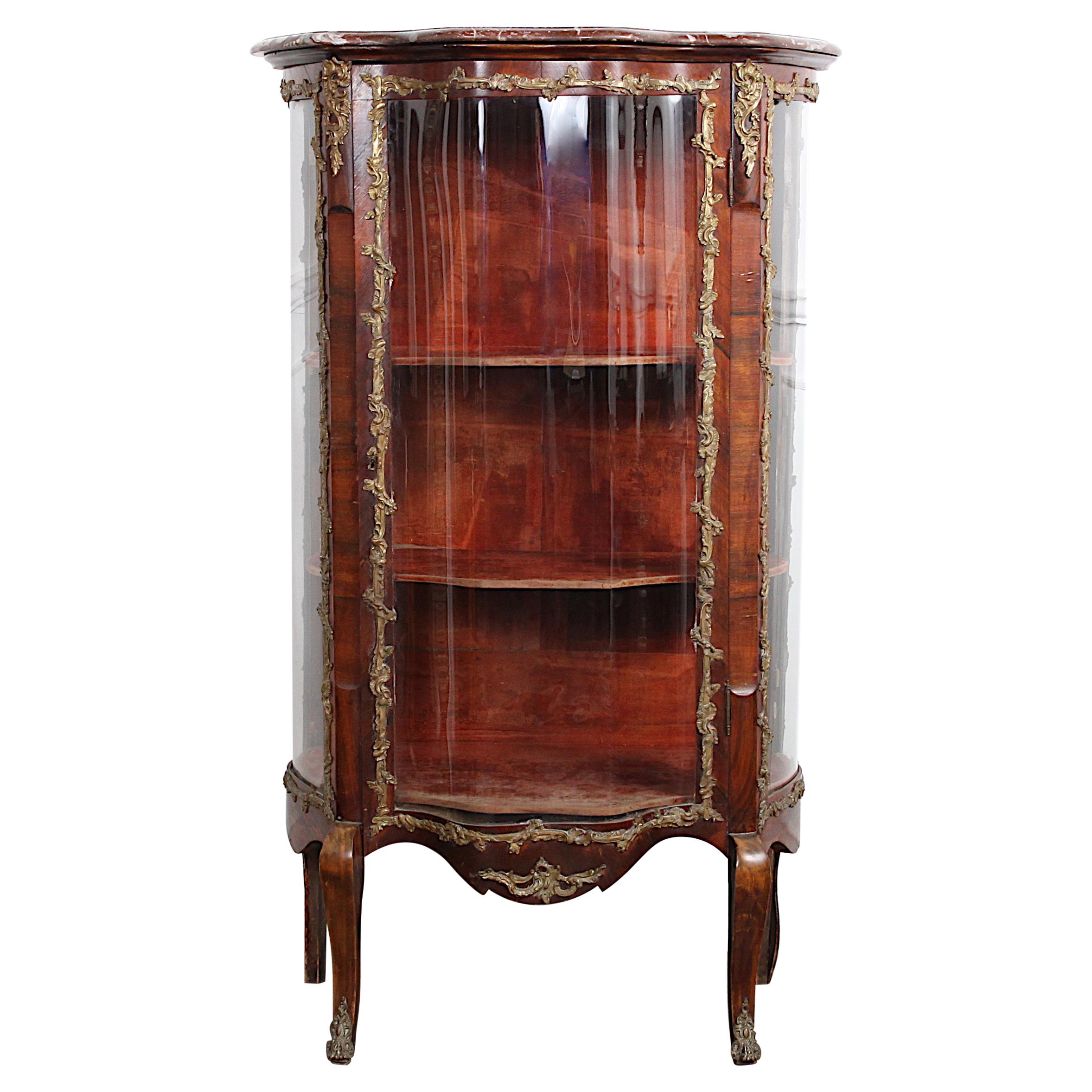 Early 20th Century French Louis XV Style Vitrine with Curved Glass and Marble