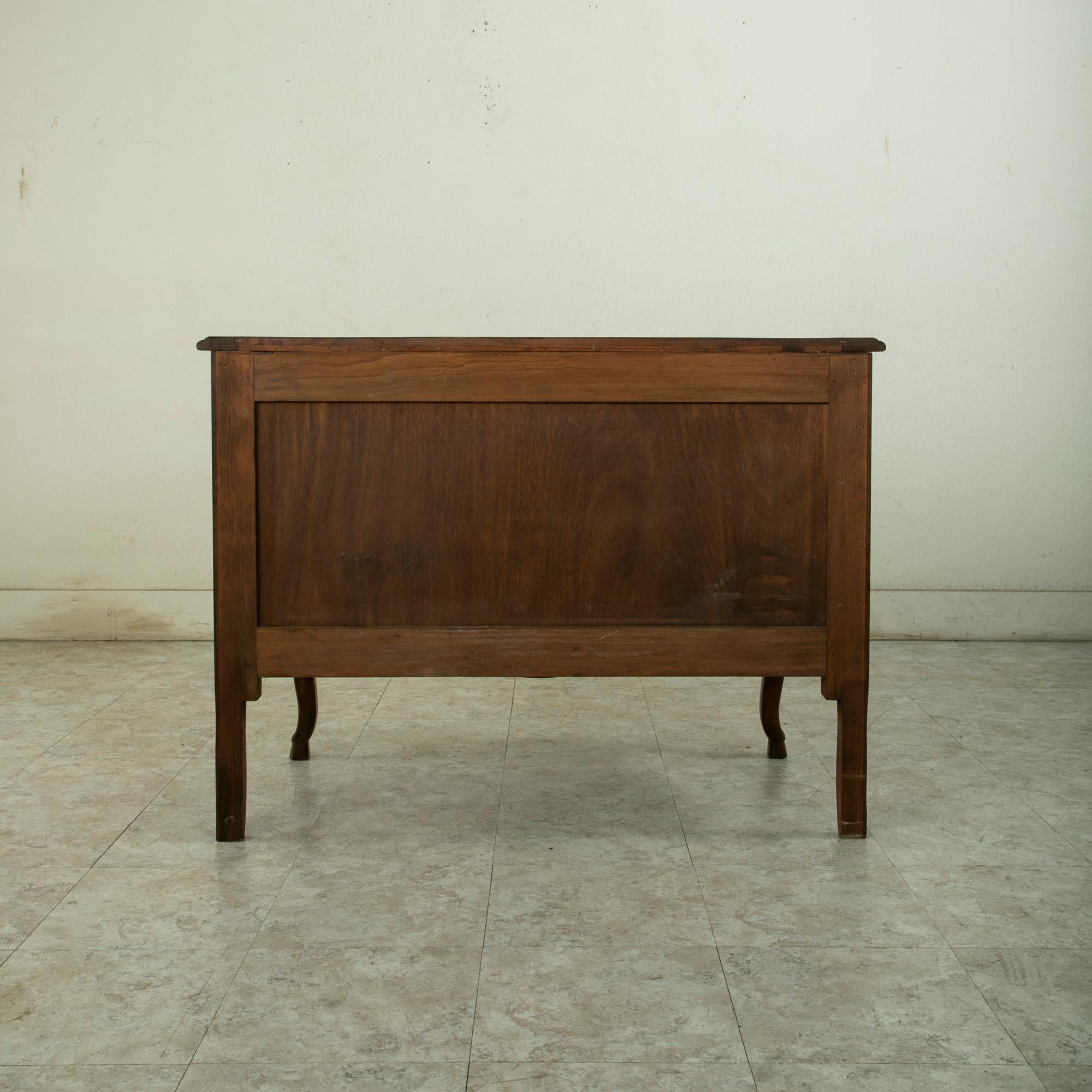 Early 20th Century French Louis XV Style Walnut Commode Sauteuse or Chest For Sale 1