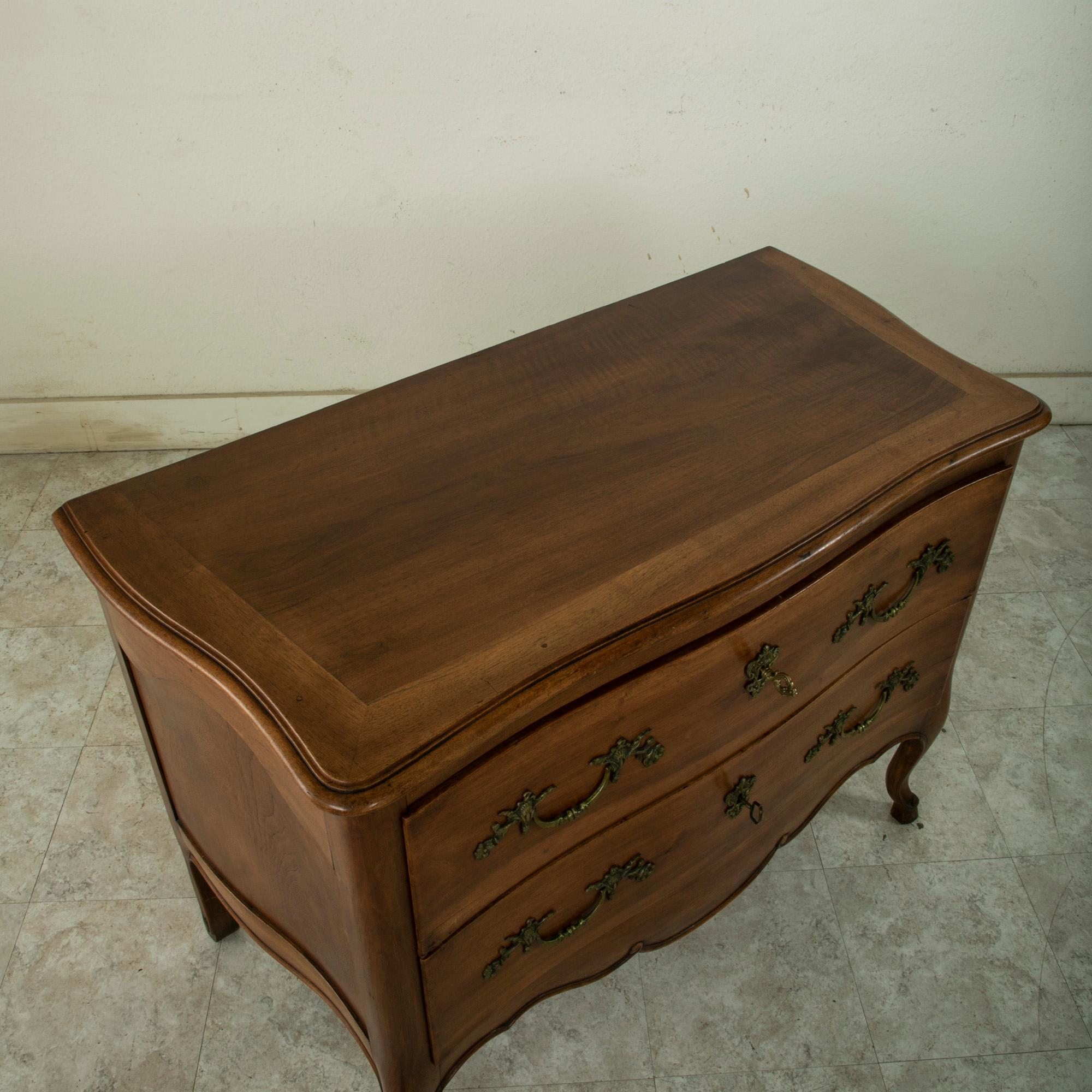 Early 20th Century French Louis XV Style Walnut Commode Sauteuse or Chest For Sale 5