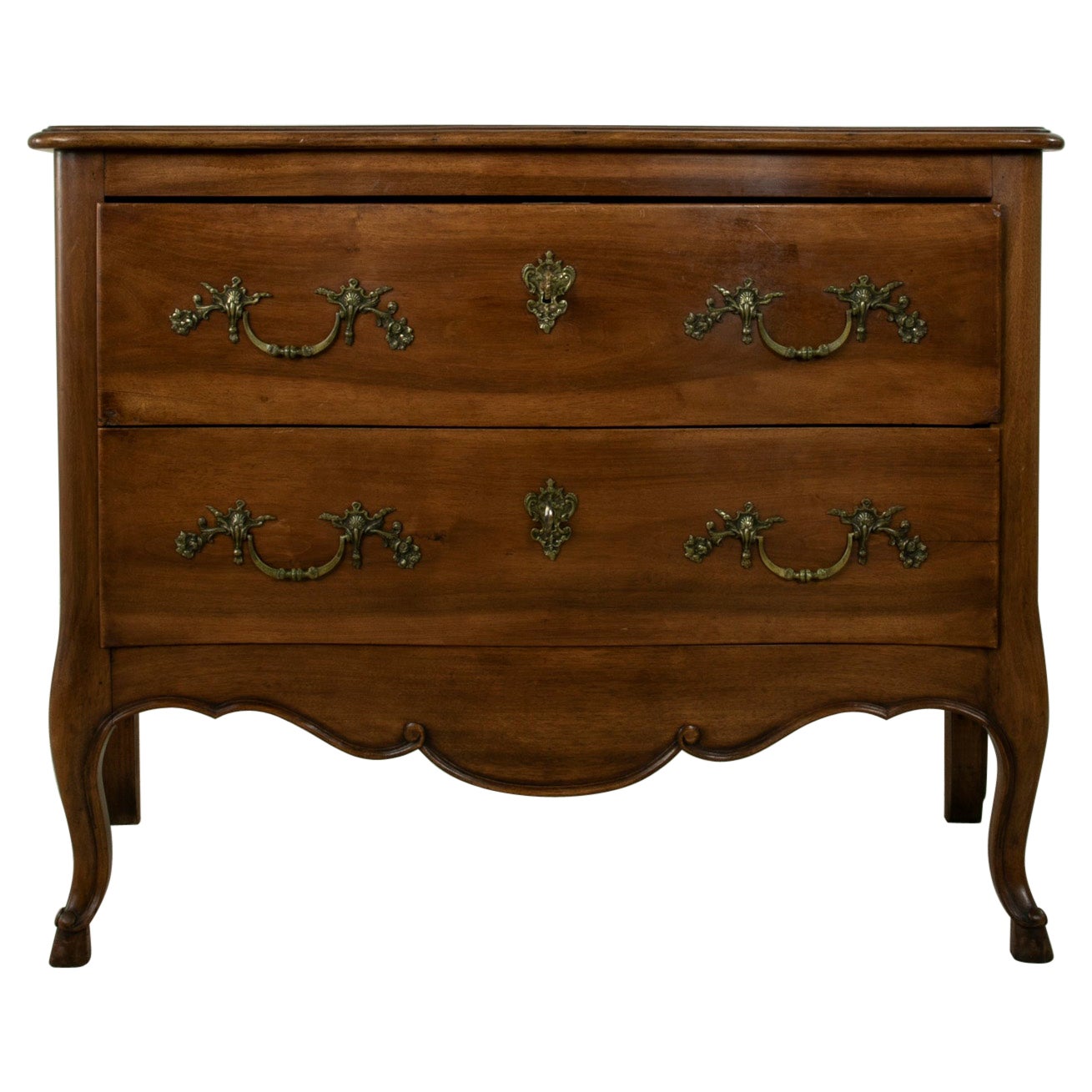 Early 20th Century French Louis XV Style Walnut Commode Sauteuse or Chest