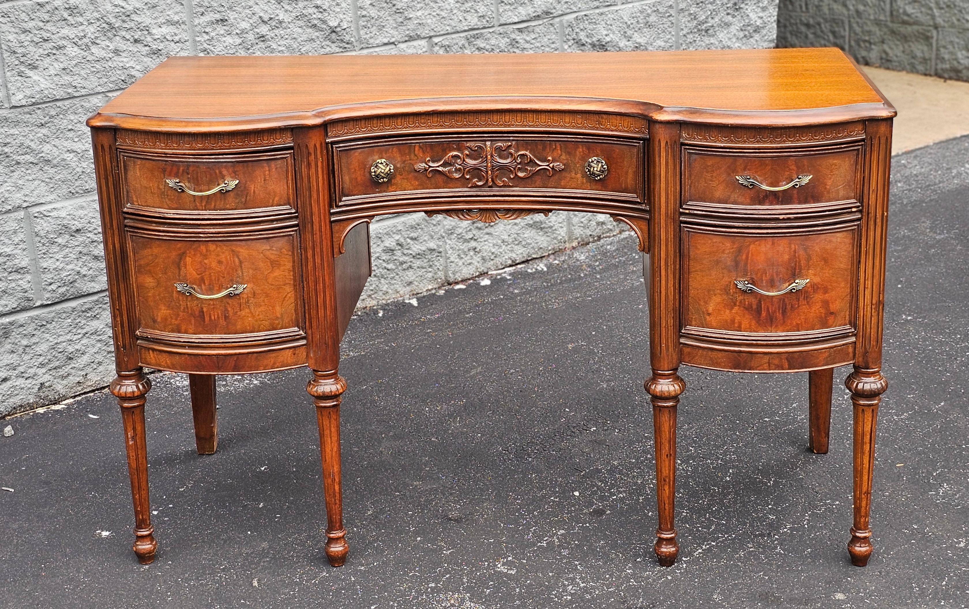 Early 20th Century French Louis XV Style Mahogany Vanity Desk For Sale 6