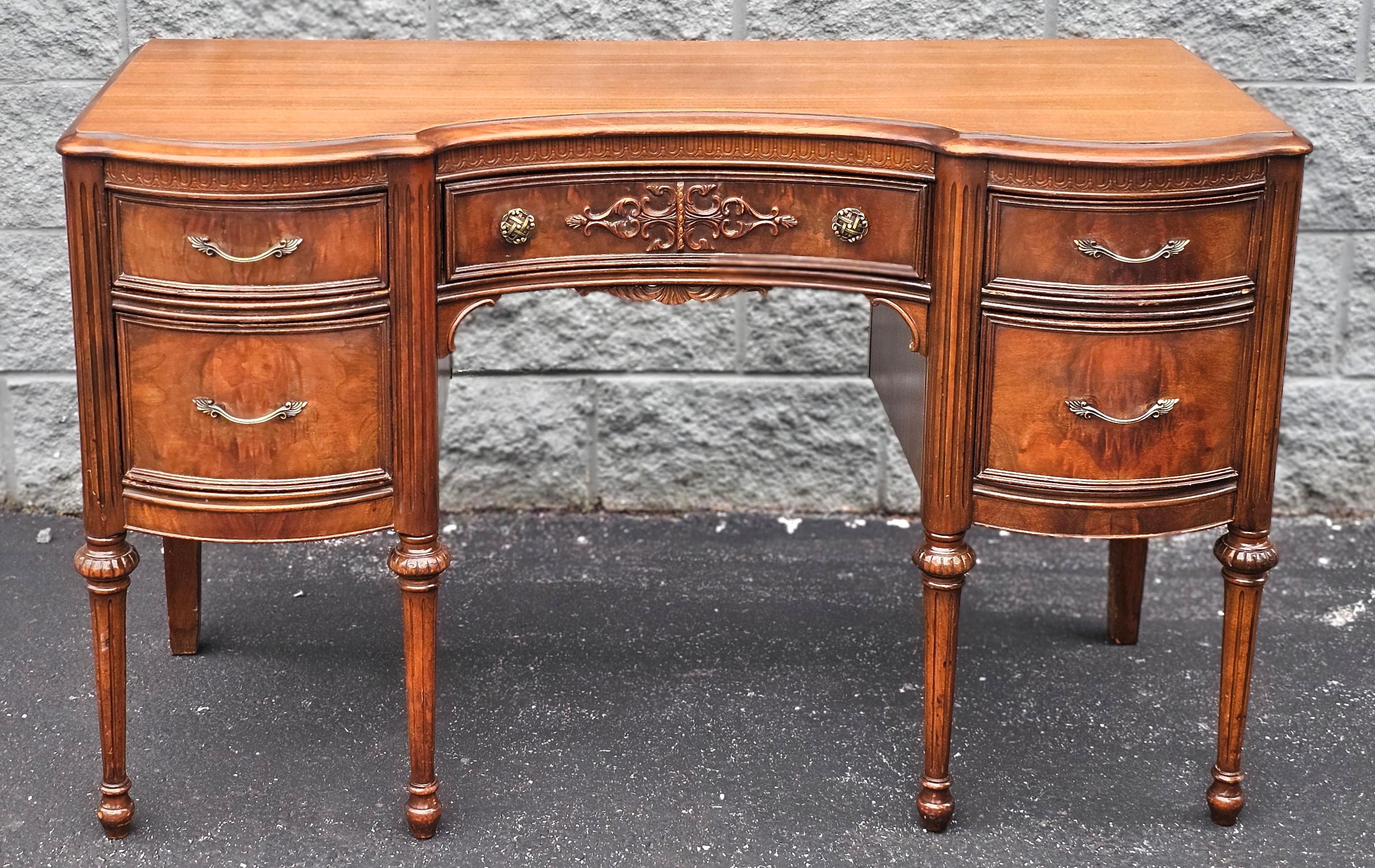 An Early 20th Century French Louis XV Style mahogany Vanity Desk. Flawlessly opening and closing drawers.
Measures 47