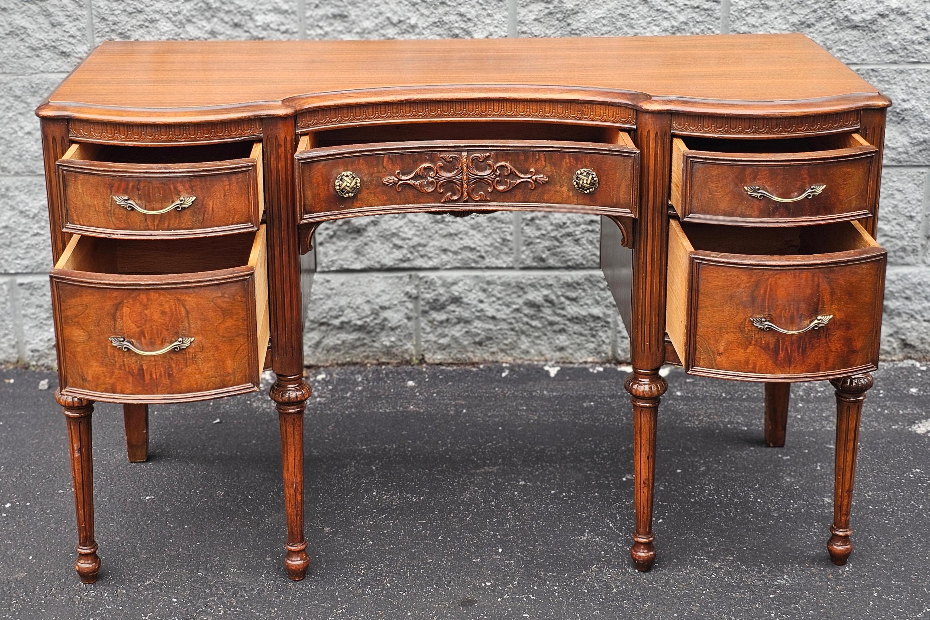 Stained Early 20th Century French Louis XV Style Mahogany Vanity Desk For Sale