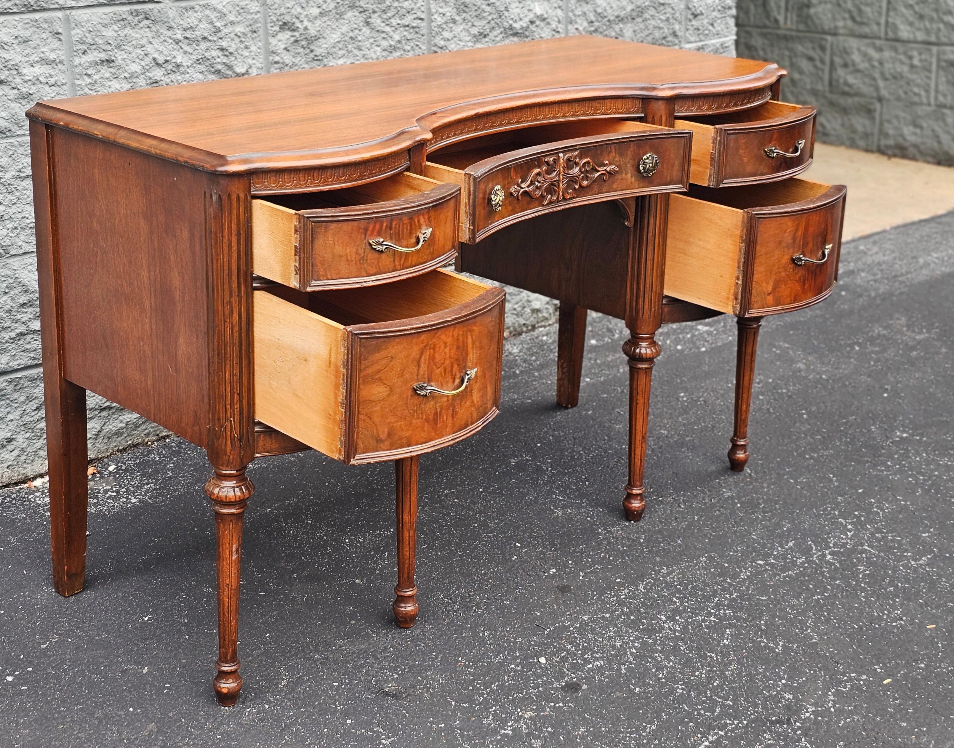 Early 20th Century French Louis XV Style Mahogany Vanity Desk In Good Condition For Sale In Germantown, MD