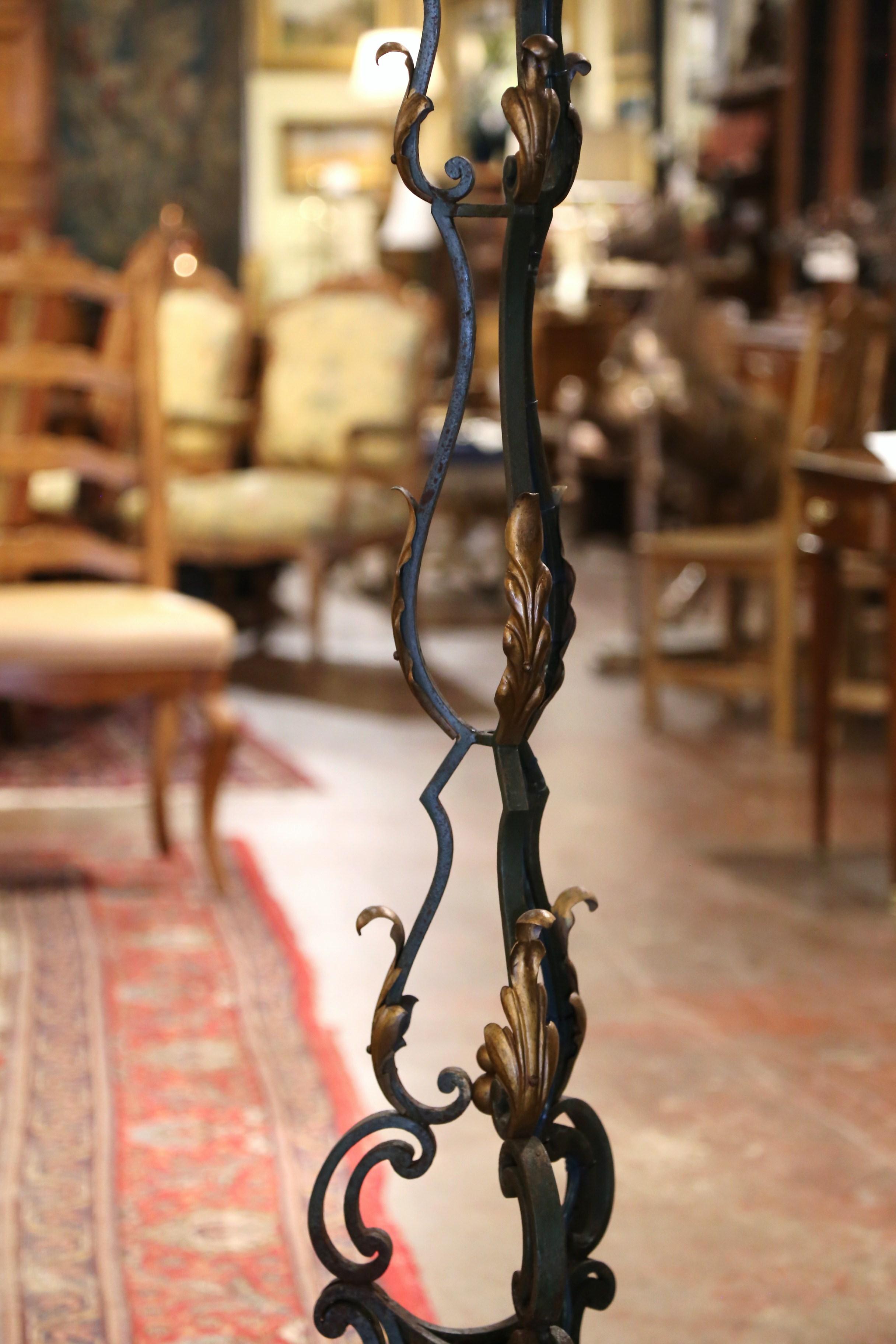 Early 20th Century French Louis XV Verdigris and Gilt Wrought Iron Floor Lamp In Excellent Condition For Sale In Dallas, TX