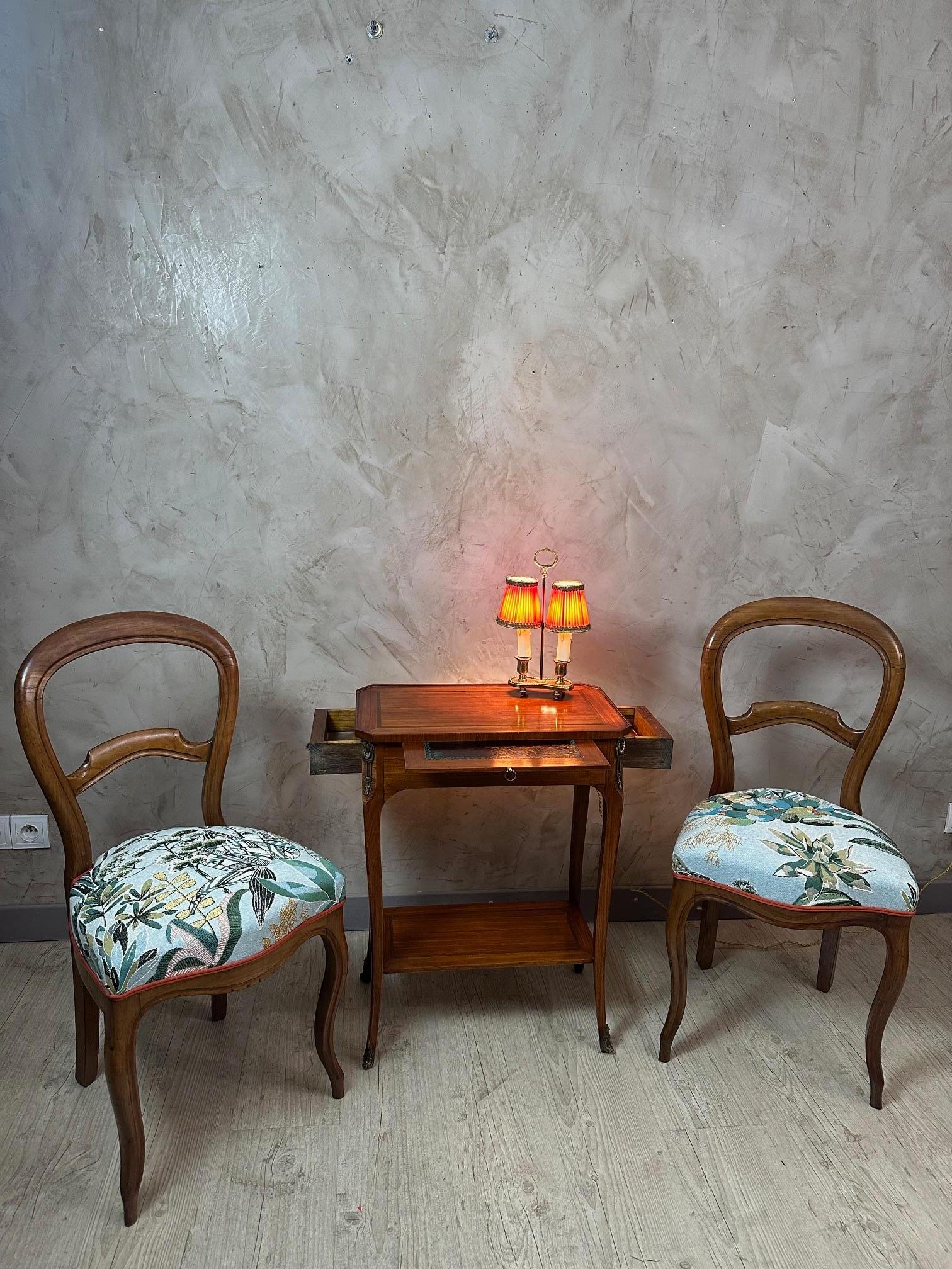 Table d'appoint Louis XV en noyer et bronze, début du 20e siècle, 1900 en vente 5