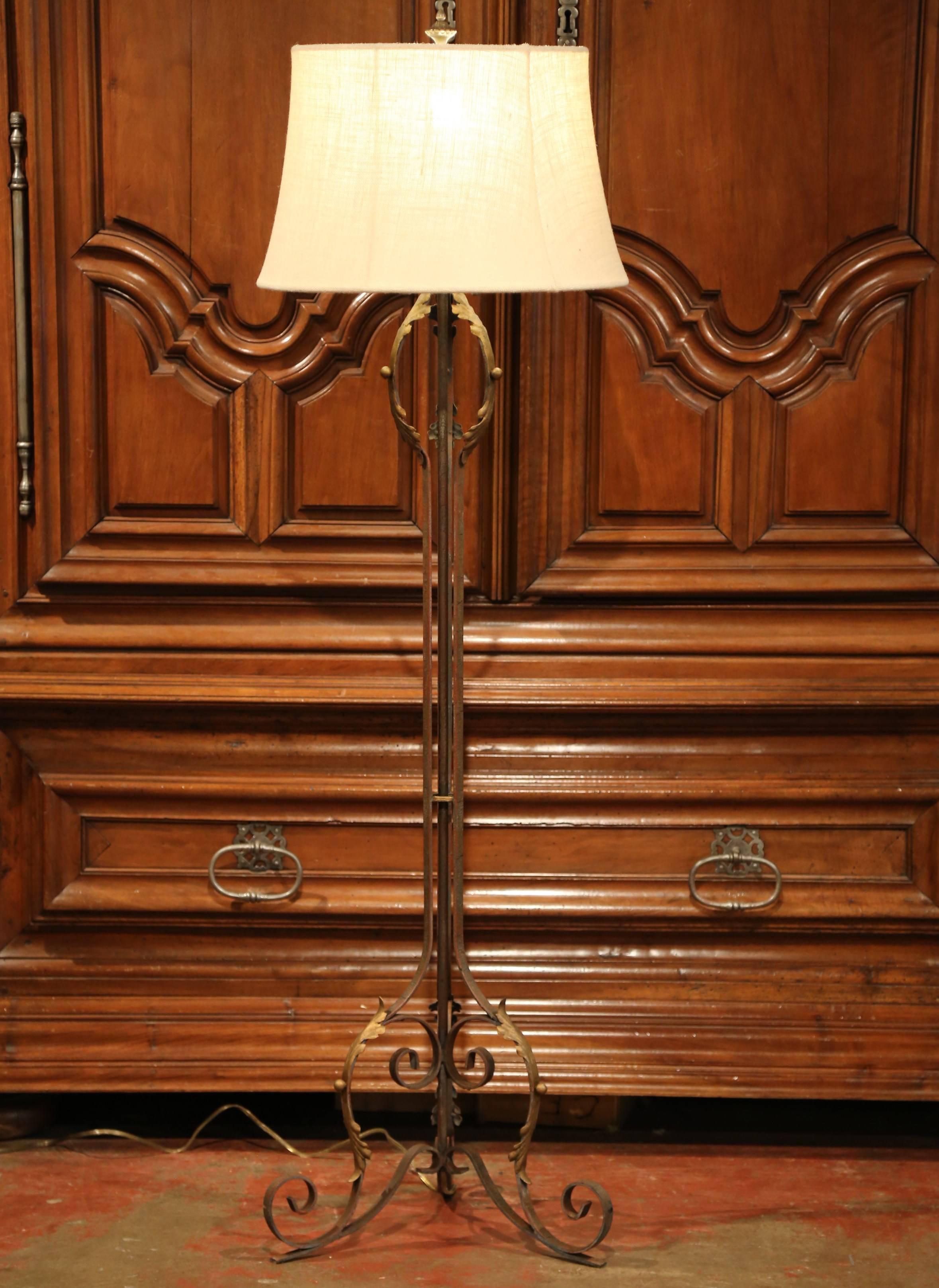Early 20th Century French Louis XV Wrought Iron and Gilt Floor Lamp 2