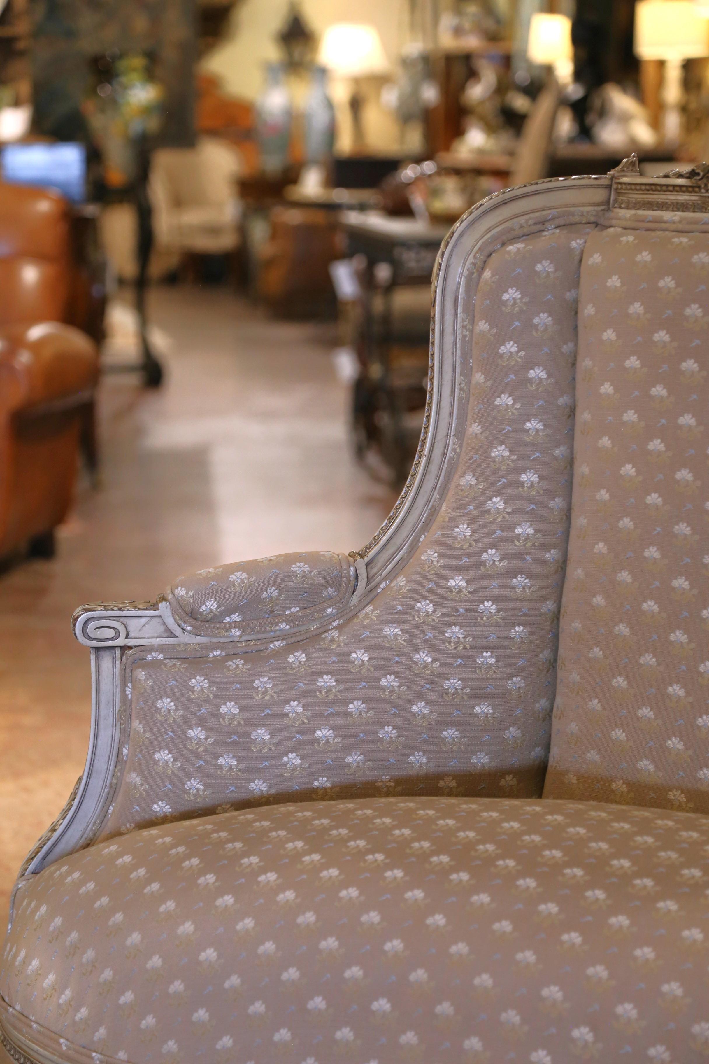 Hand-Carved Early 20th Century French Louis XVI Carved and Painted Bergere Bench Chair For Sale