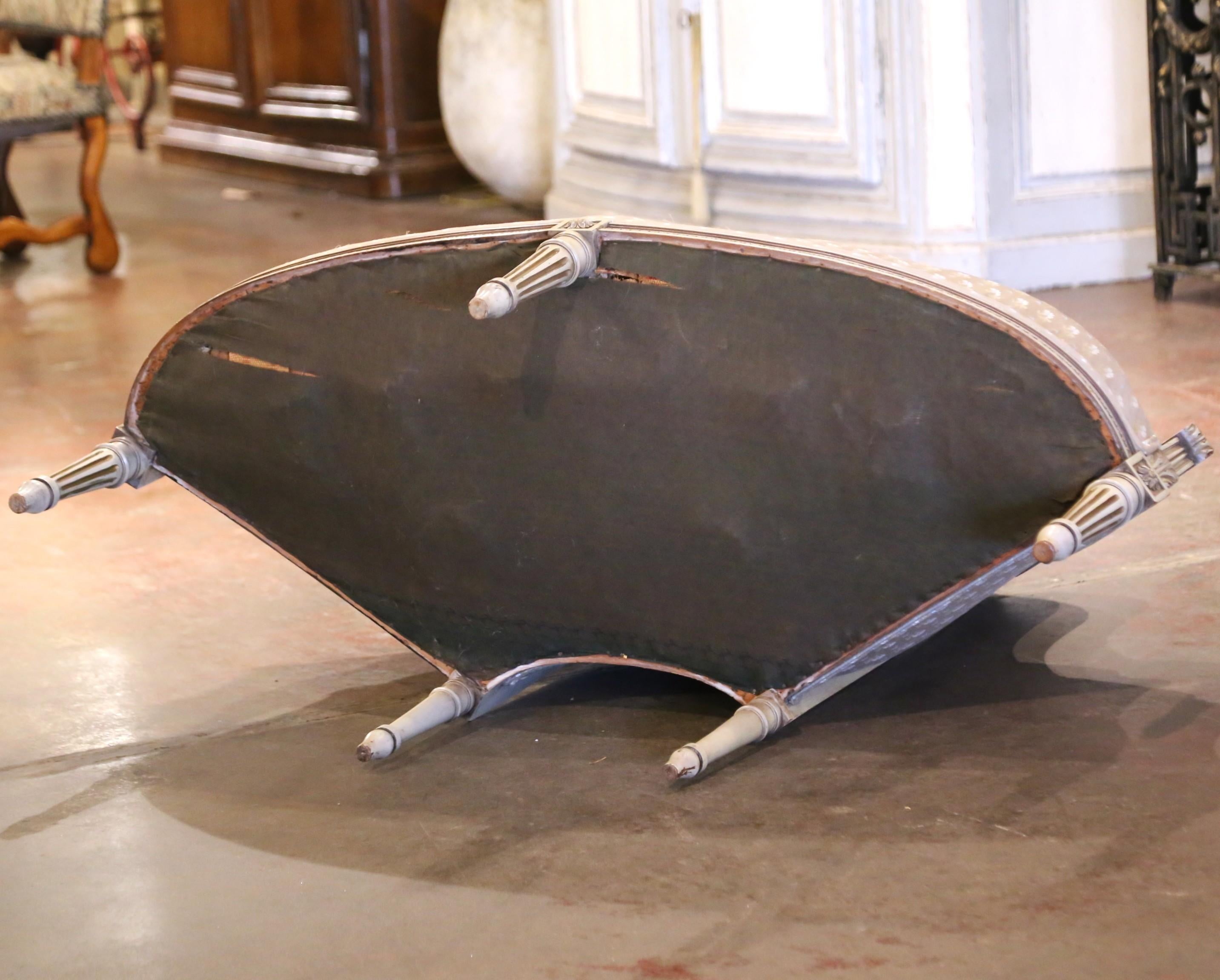 Early 20th Century French Louis XVI Carved and Painted Bergere Bench Chair For Sale 3