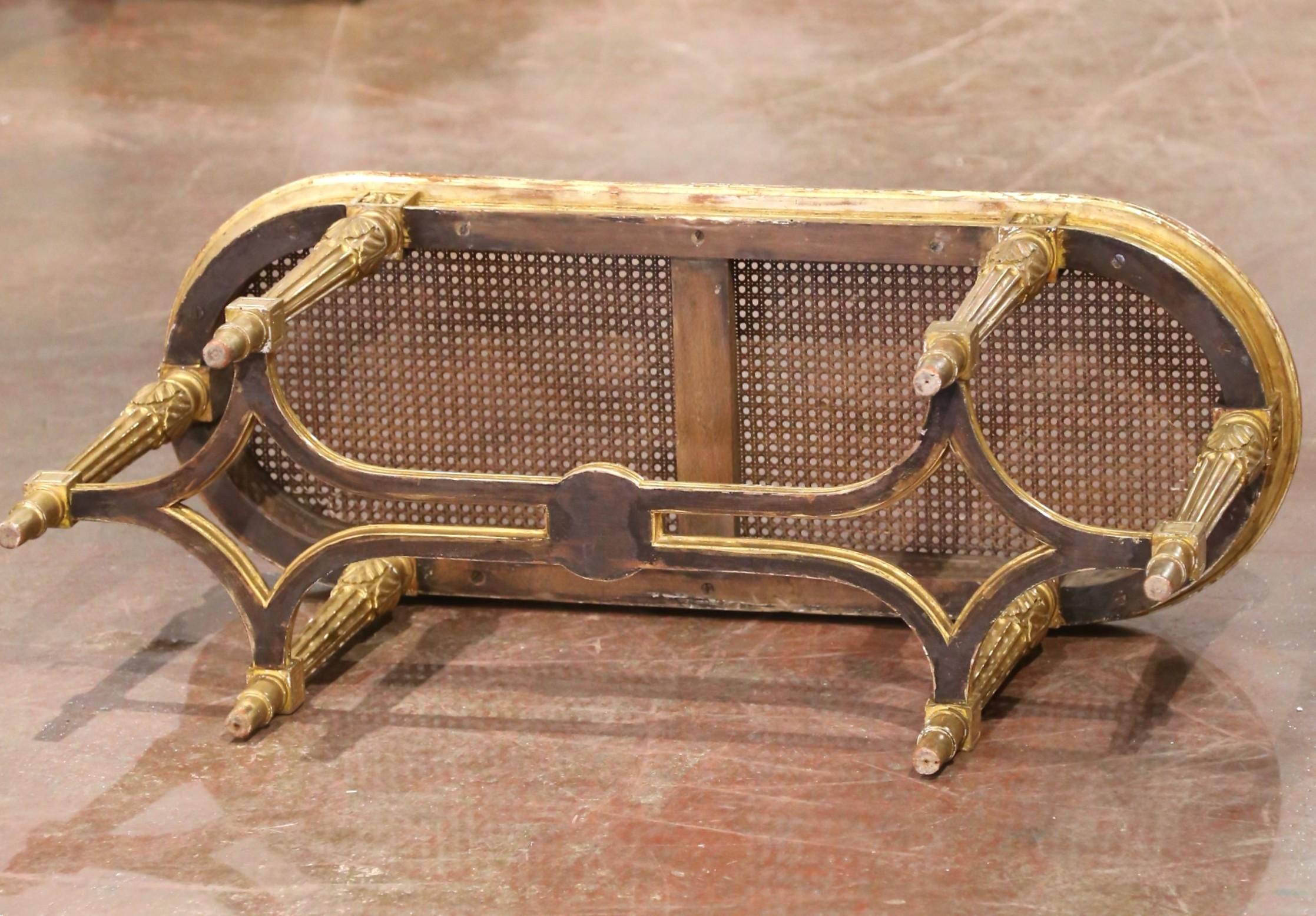 Banc à cannes en bois doré sculpté Louis XVI du début du 20e siècle en vente 4
