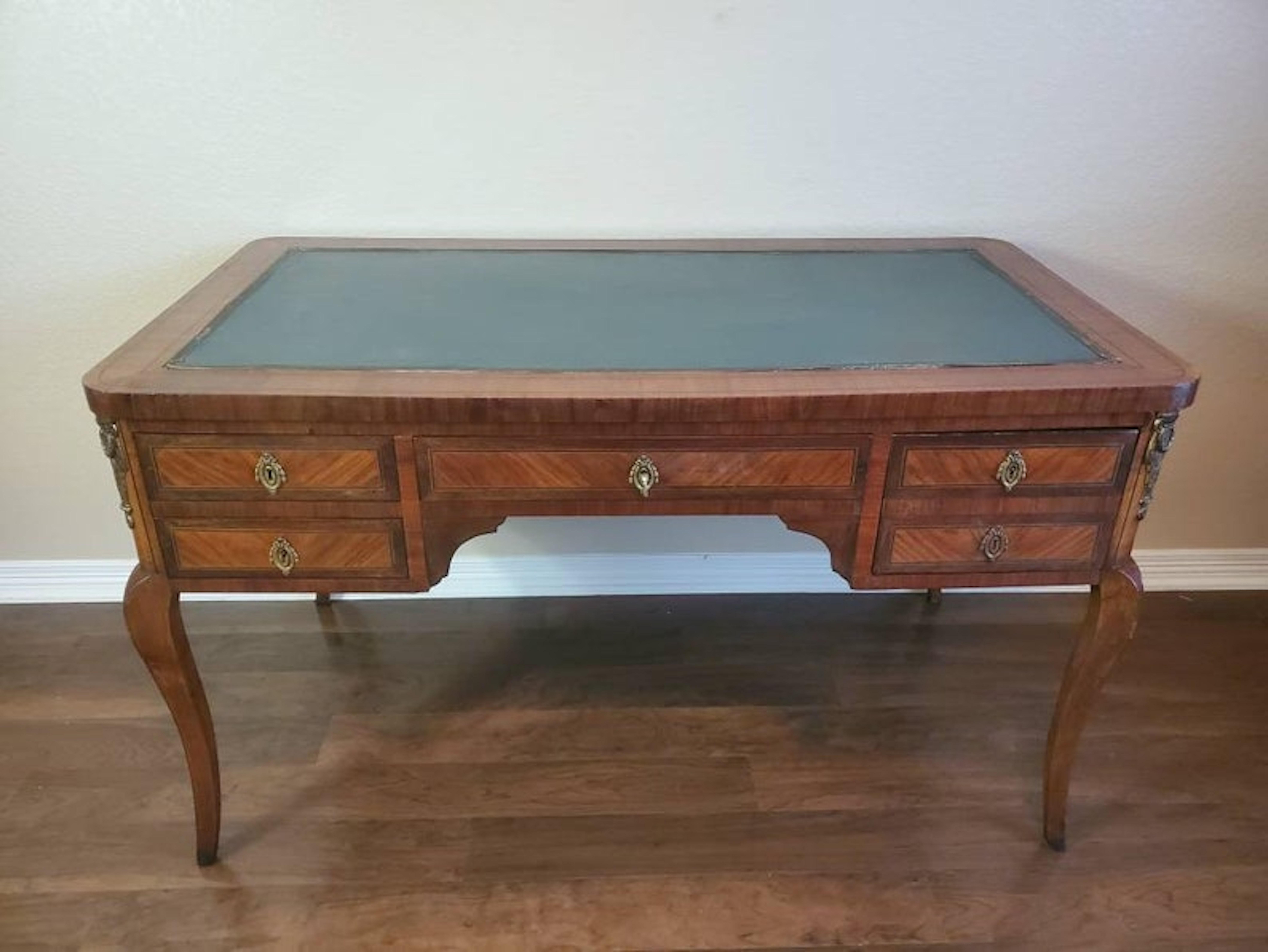 Gilt Early 20th Century French Louis XVI Mahogany Leather Top Bureau Plat For Sale